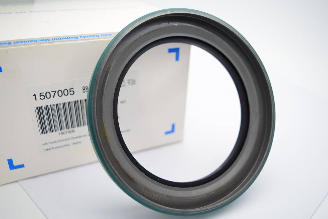 Cassette Seal Reinforced Dirt Barrier for Loader Drive Hubs