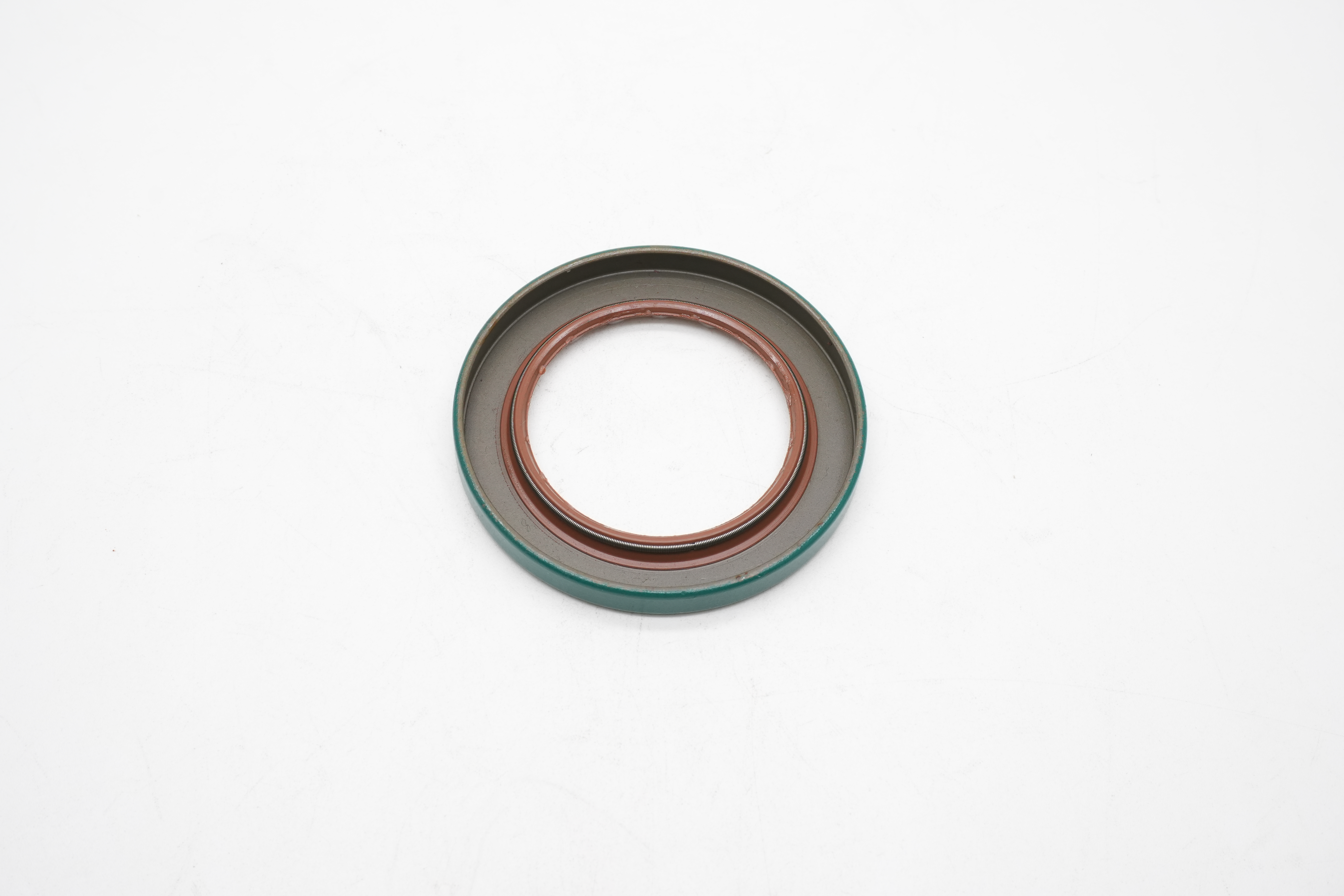 Long-Lasting CR Seals: Hydraulic Seals & Rotary Shaft Seals for Axial Load Machinery