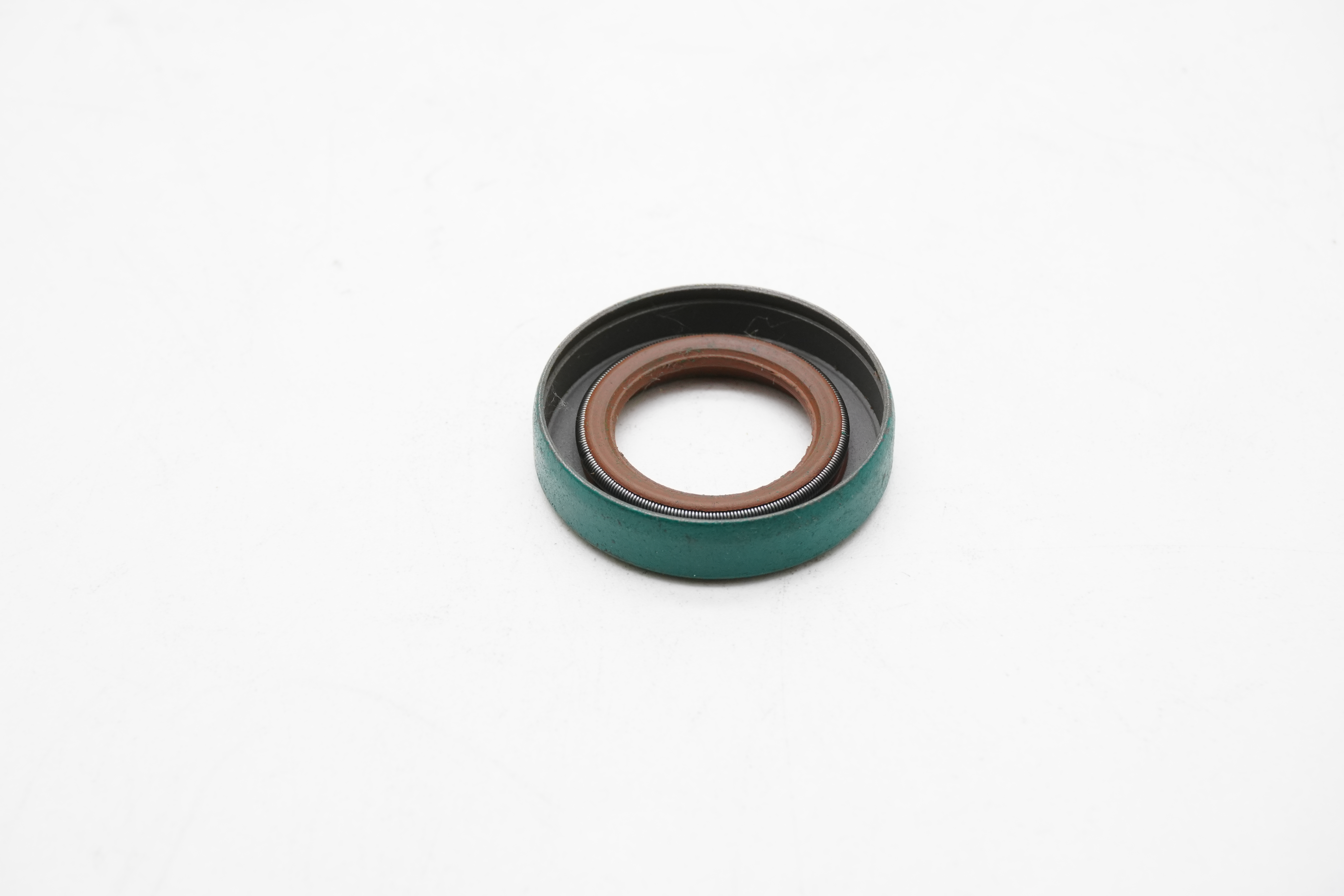 CR Seals: Hydraulic & Axial Seals for Rotary Shafts in Material Handling Hydraulic Gear