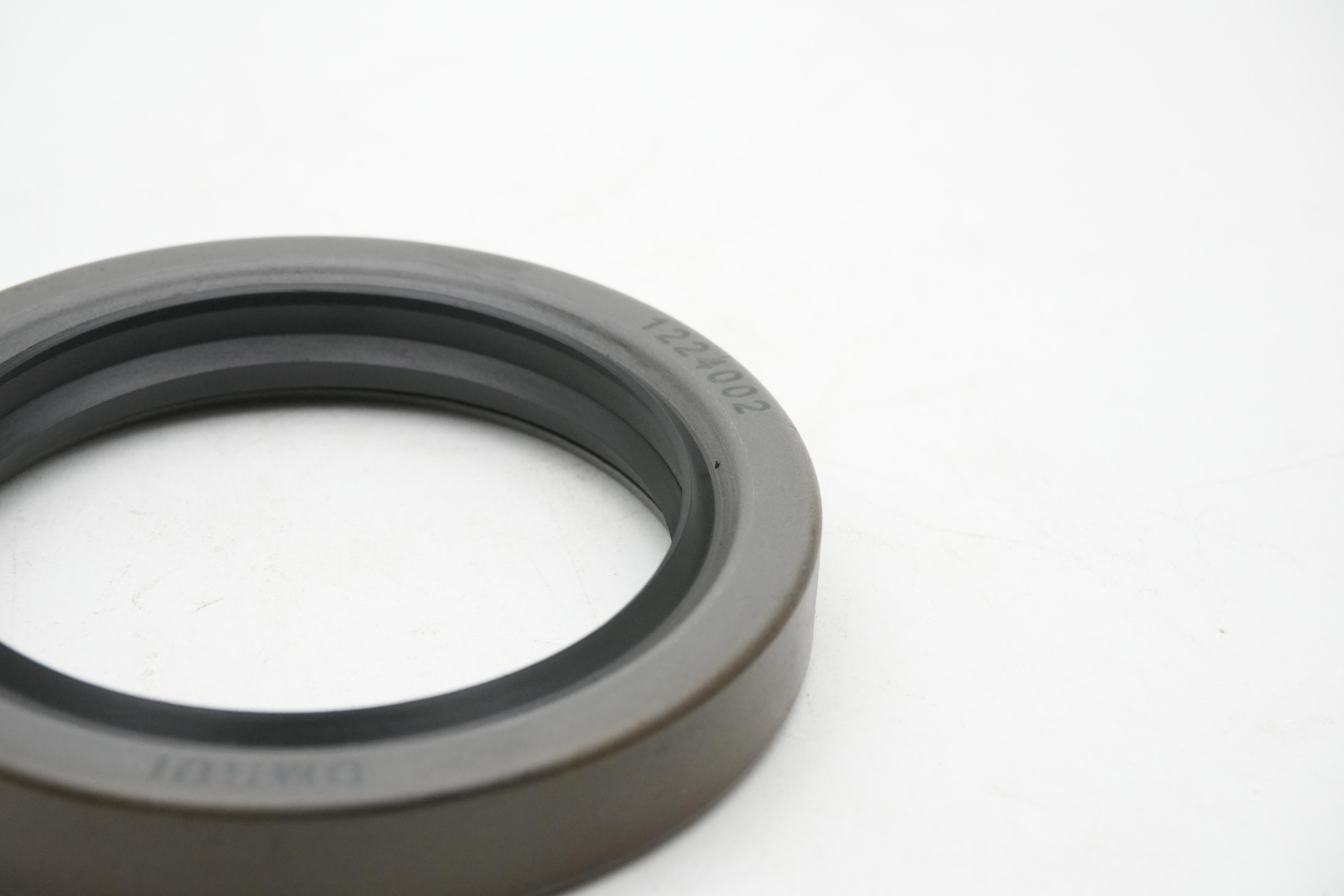 CR Seals: Premium Axial & Rotary Shaft Seals for Heavy-Duty Hydraulic Systems