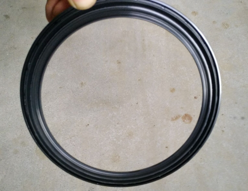 Quick Replacement Oil Seals for Combine Harvesters