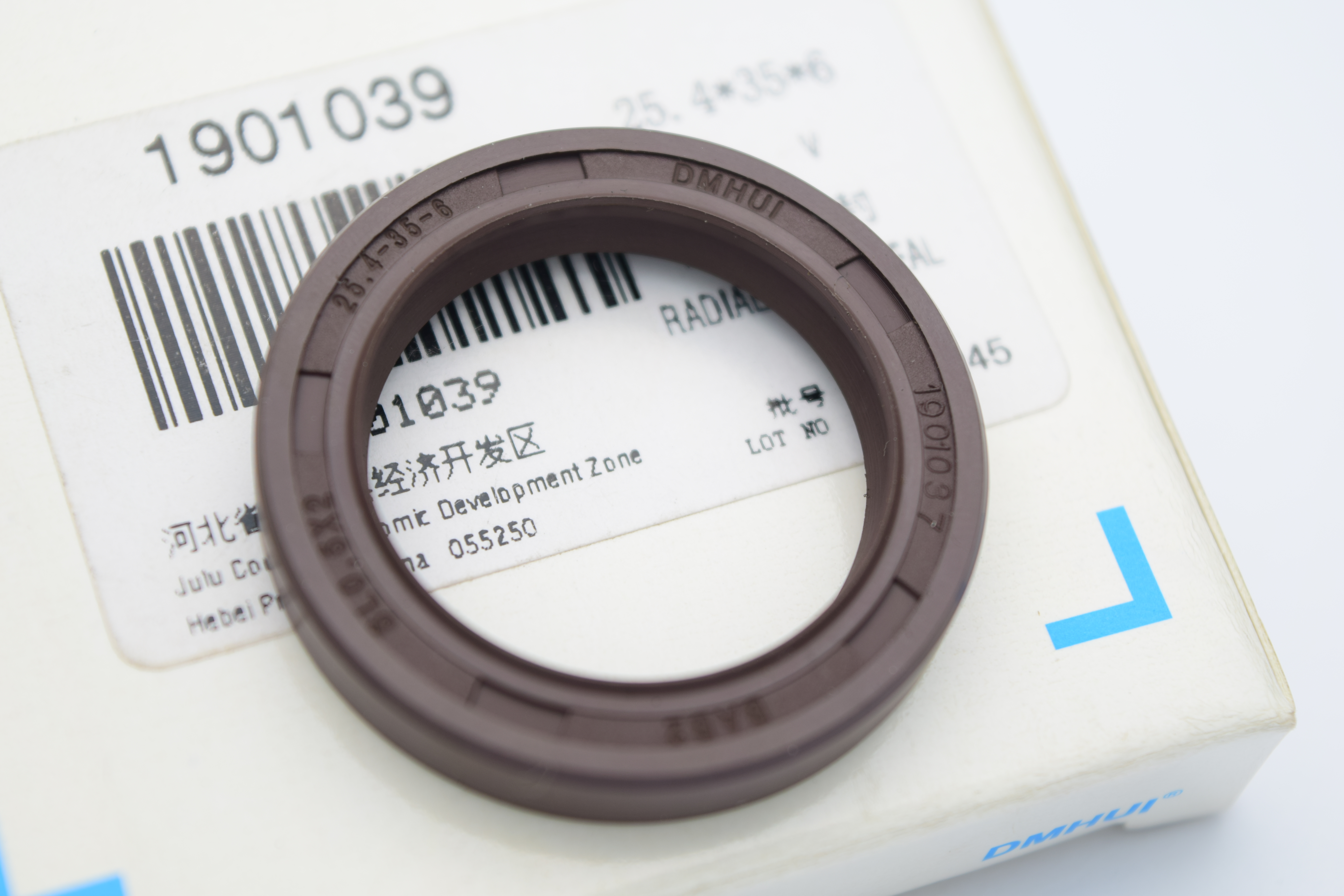 Precision-Machined PTFE Radial Shaft Oil Seal – High Temp & High Pressure for Tractor Hydraulic Systems