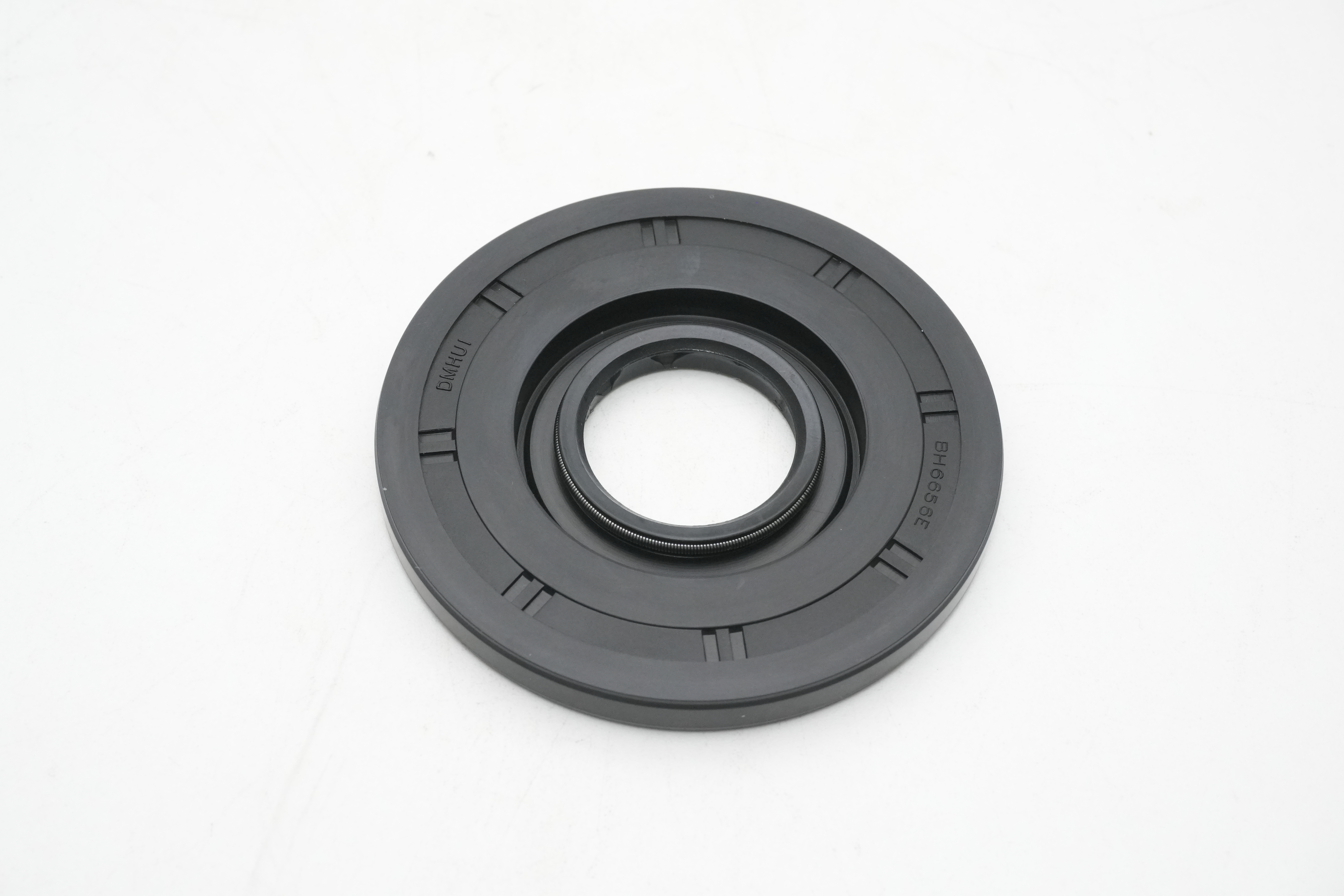 High-Efficiency Radial Shaft Seals for Gearbox Systems