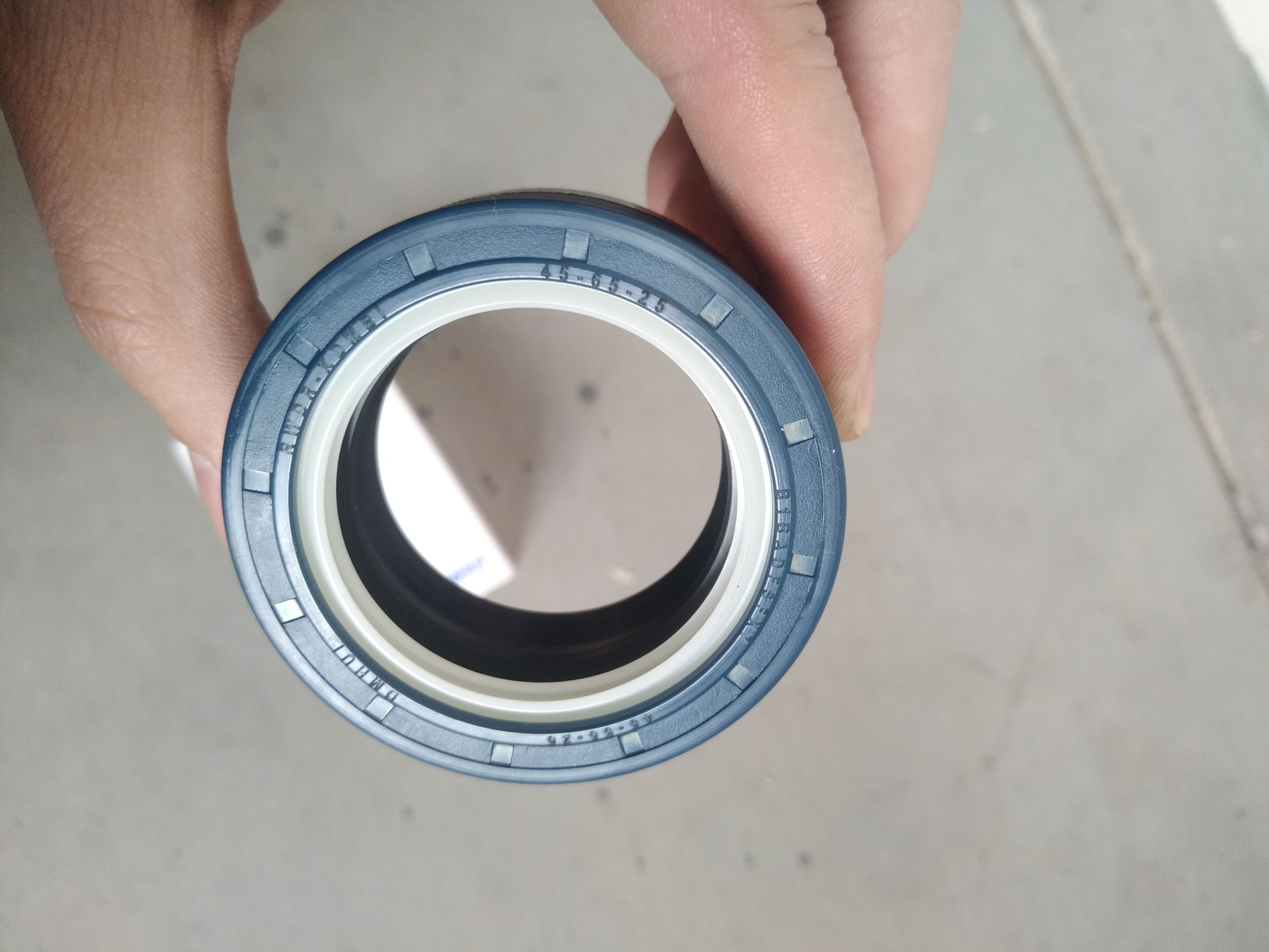 DMHUI Farm Machinery Oil Seals – Essential for Leak Prevention & Performance