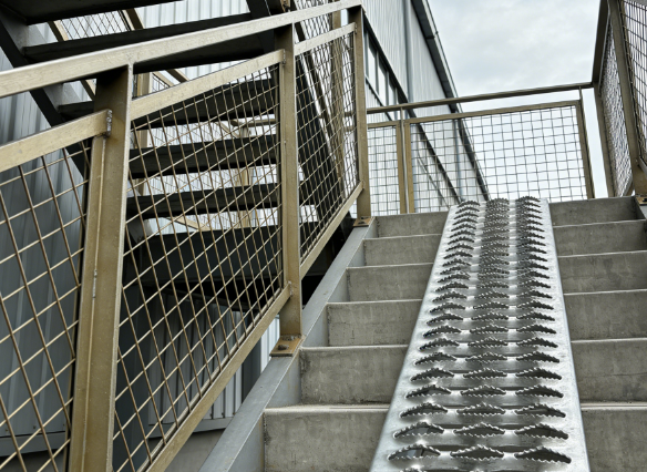 Alligator Mouth Hole Anti-Slip Perforated Tread Plates for Industrial Walkways and Stair Treads