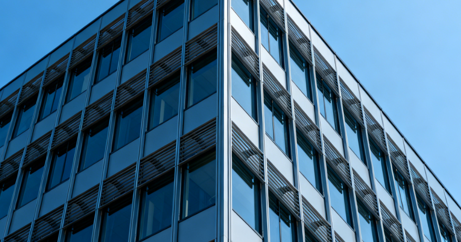 Peripheral Wall Shading Solution with Metal Sunshade and Passive Flow Vents