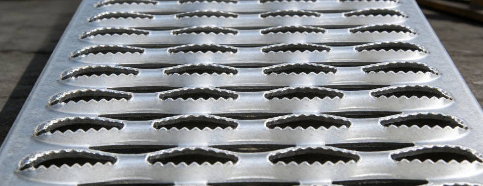 Standard Size Serrated Perforated Aluminum Tread Plate | Anti-Slip Industrial Flooring Panels