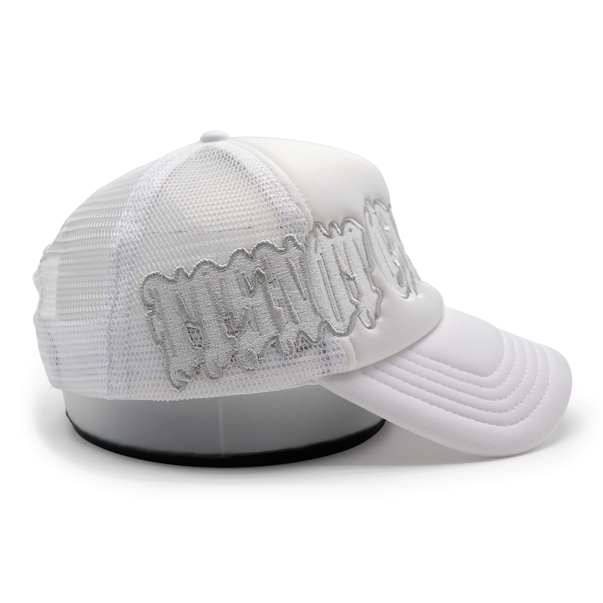 White Skull Embroidered Gothic Mesh Baseball Cap – Unisex Streetwear Trucker Hat