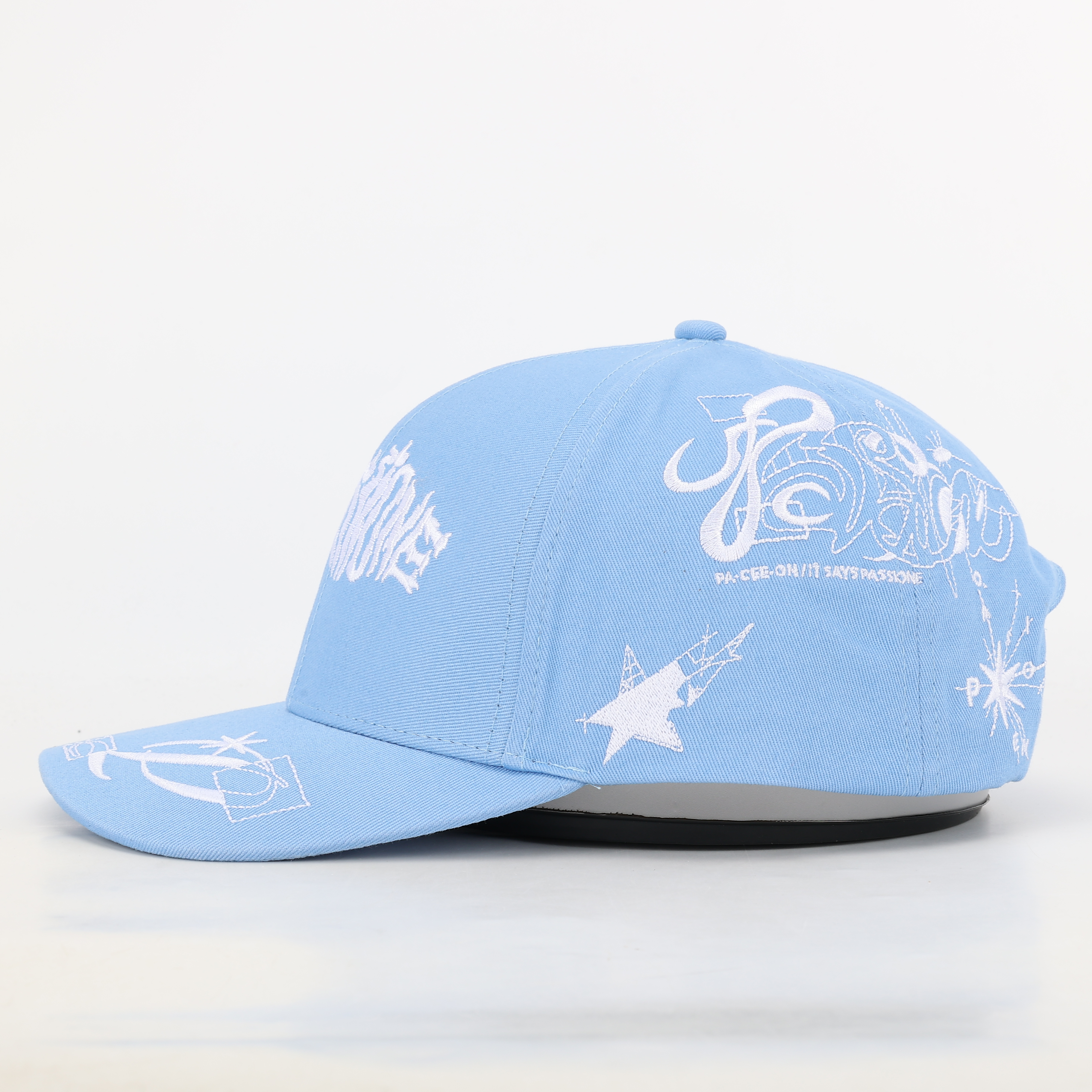 Light Blue Structured 6-Panel Baseball Cap with White Multi-Position Embroidery – Curved Brim Streetwear Hat