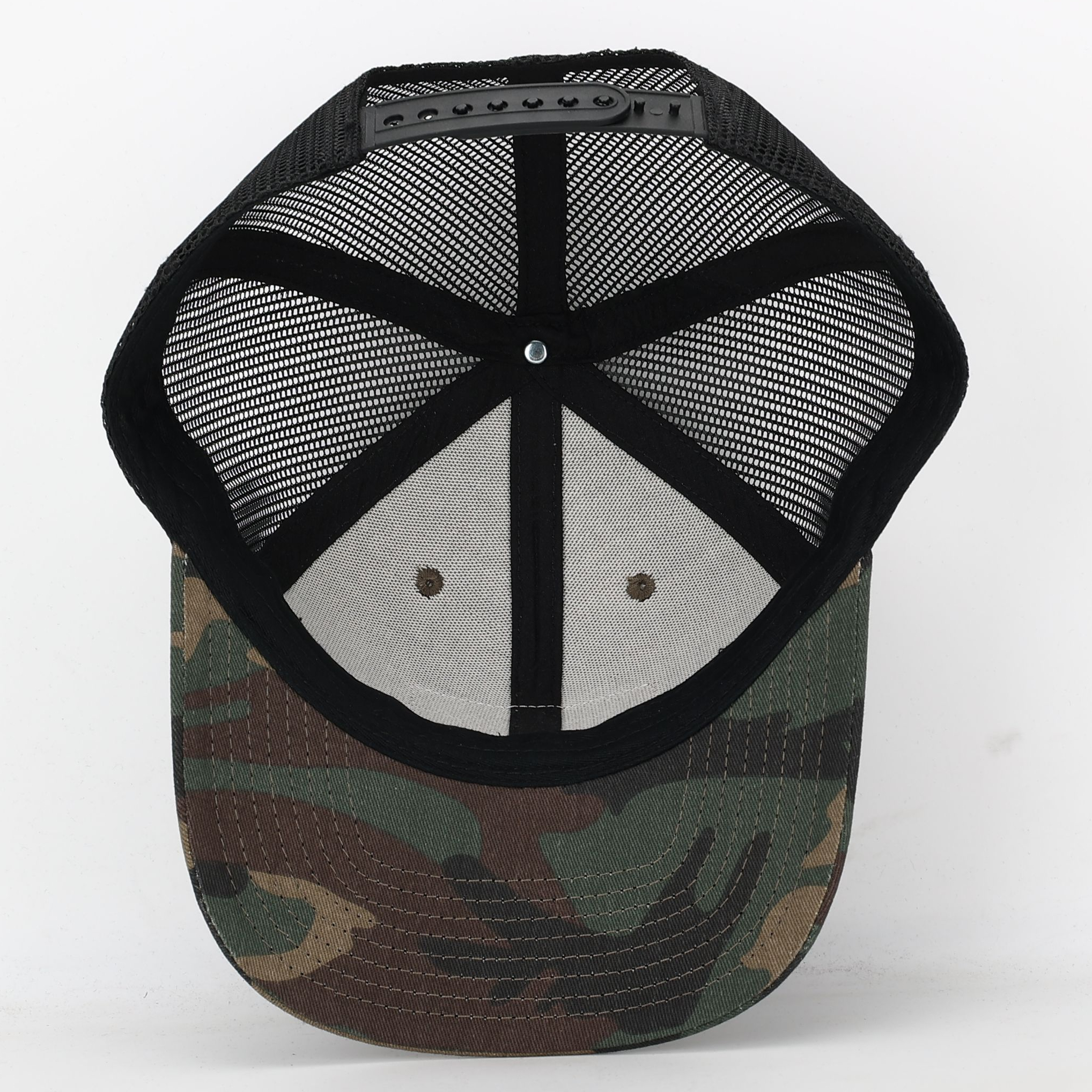 Camouflage Mesh Back Cap with Leather Patch - Stylish and Breathable Trucker Hat
