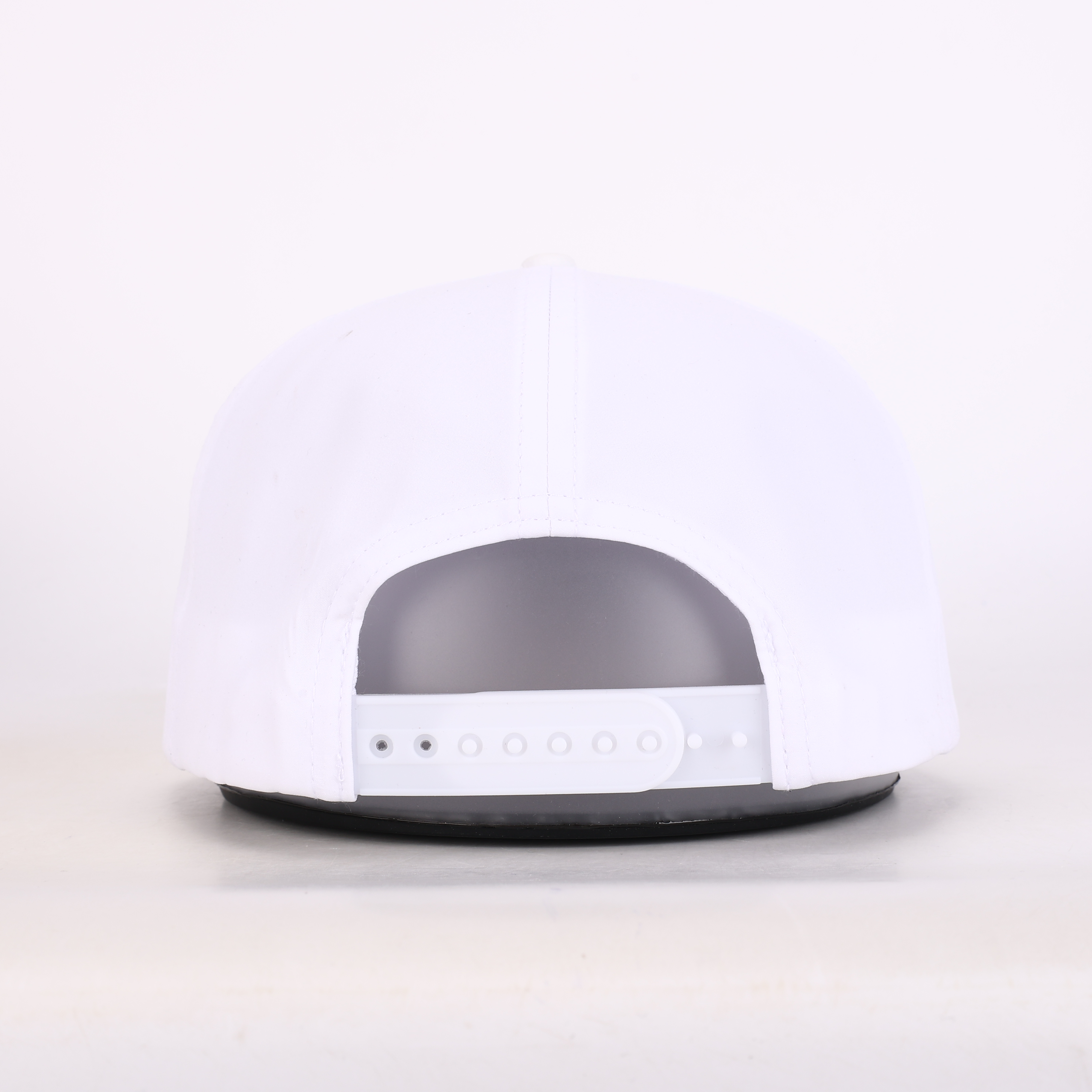 White 5-Panel Rope Snapback Cap with Raised Script Embroidery – Flat Brim Streetwear Hat