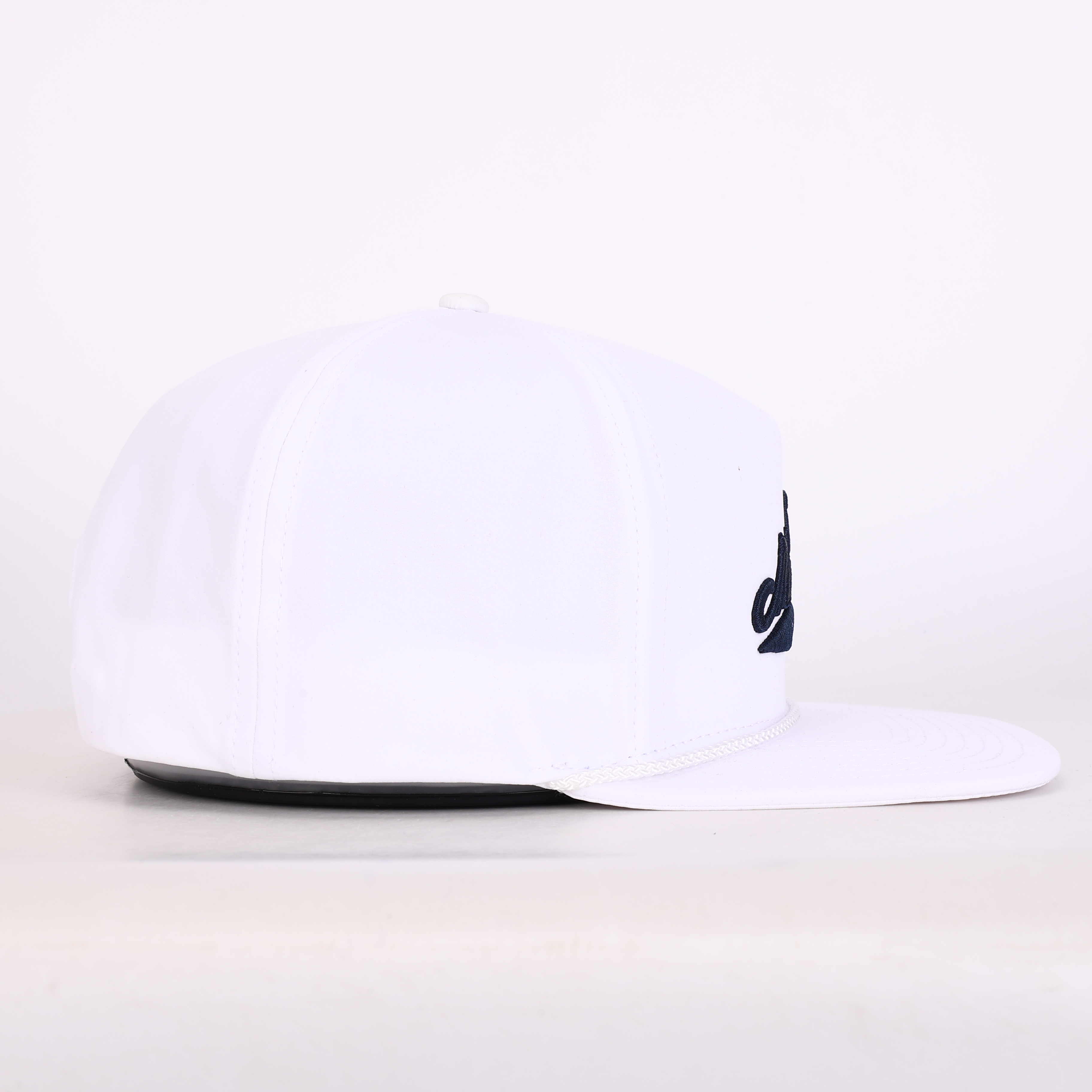 White 5-Panel Rope Snapback Cap with Raised Script Embroidery – Flat Brim Streetwear Hat