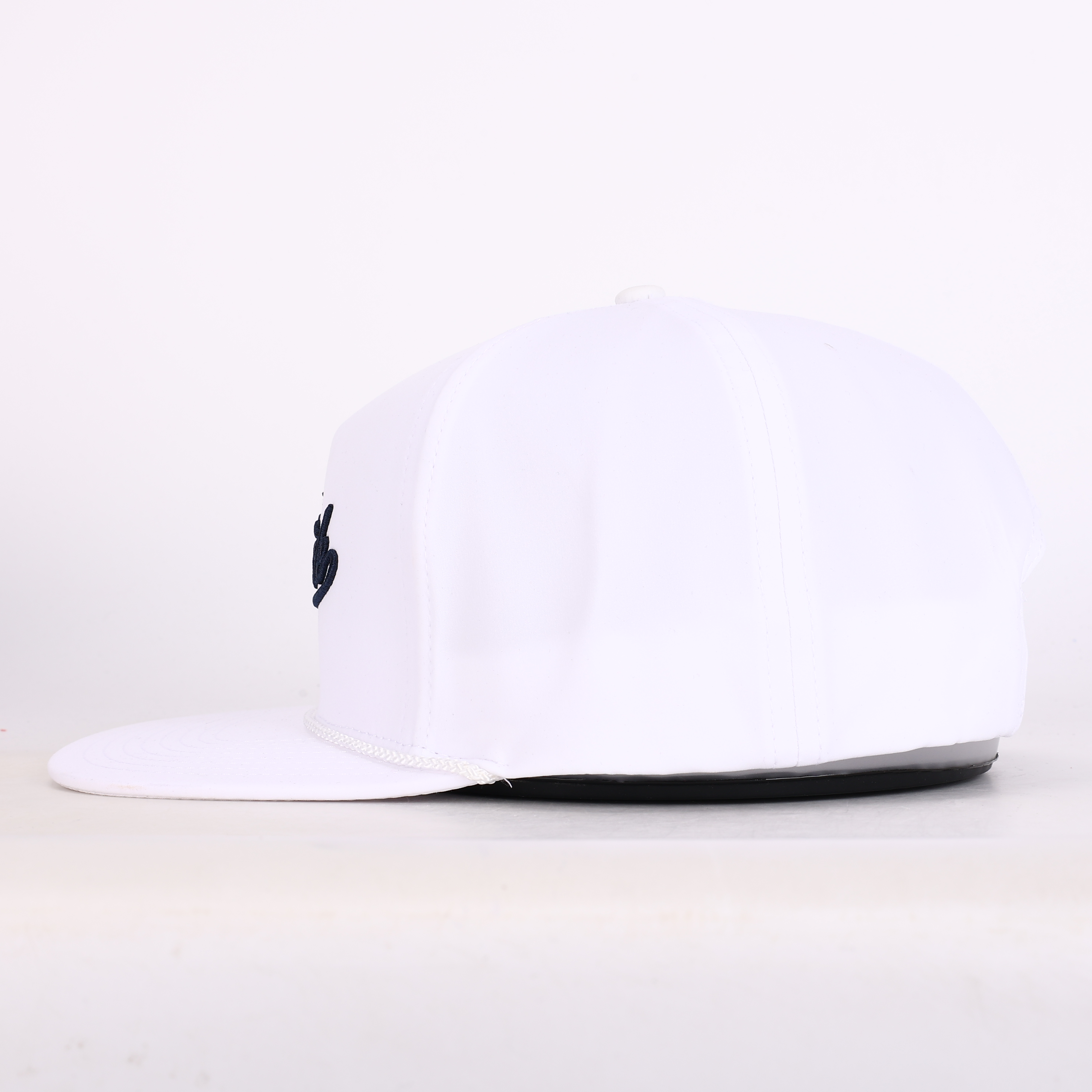 White 5-Panel Rope Snapback Cap with Raised Script Embroidery – Flat Brim Streetwear Hat
