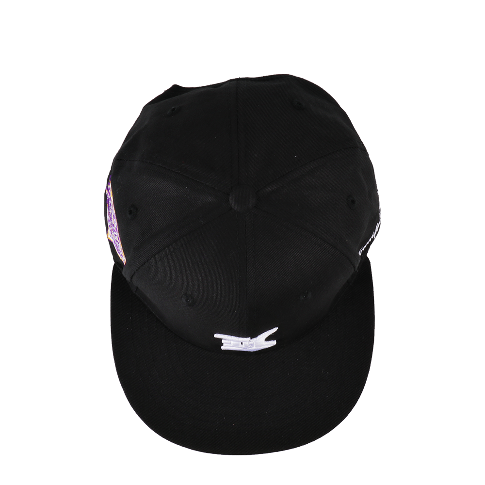 Black Flat Brim Snapback Cap with Gothic Letter Embroidery Street Style Hat
