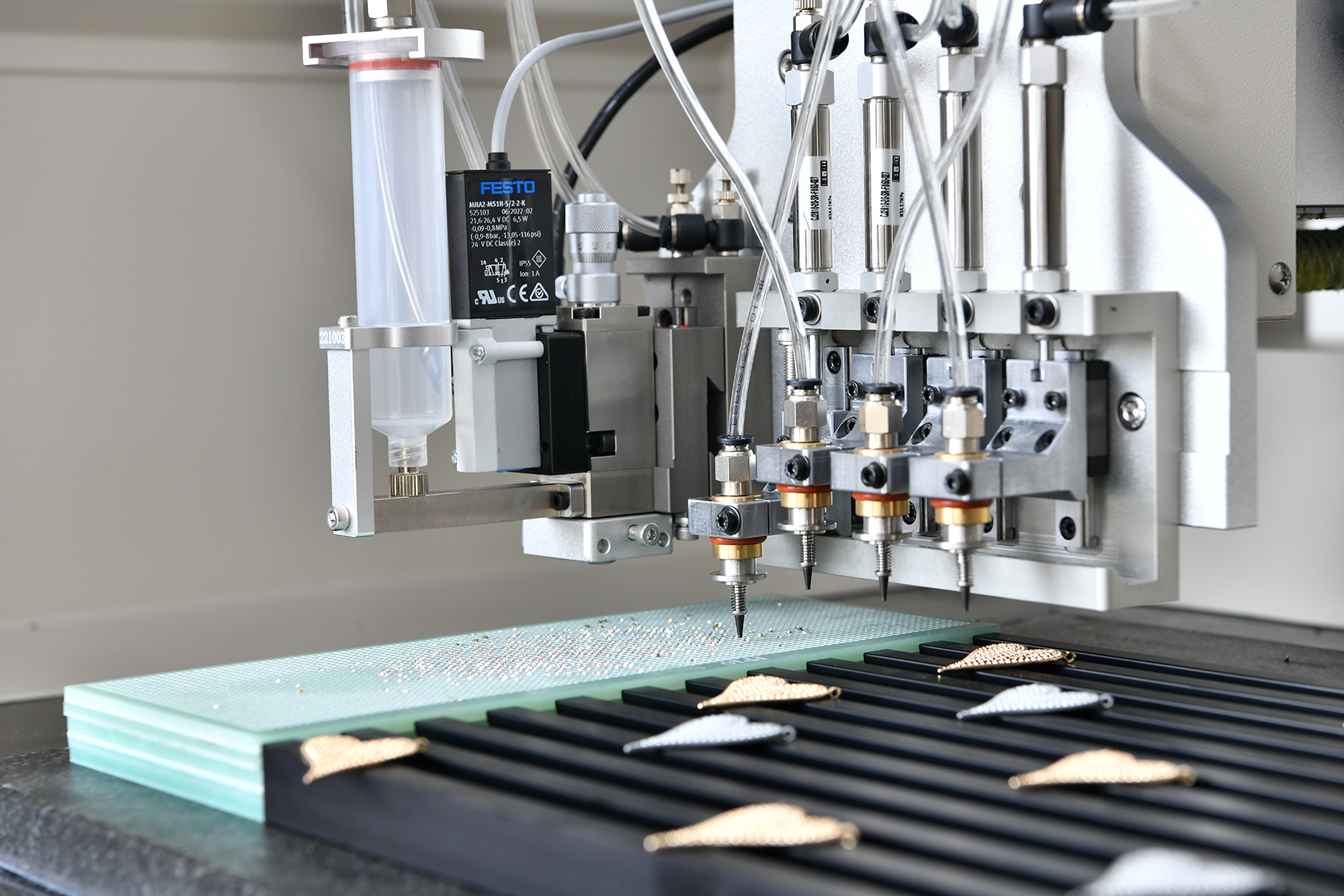 Precision glue dispensing and Gemstone Setting machine