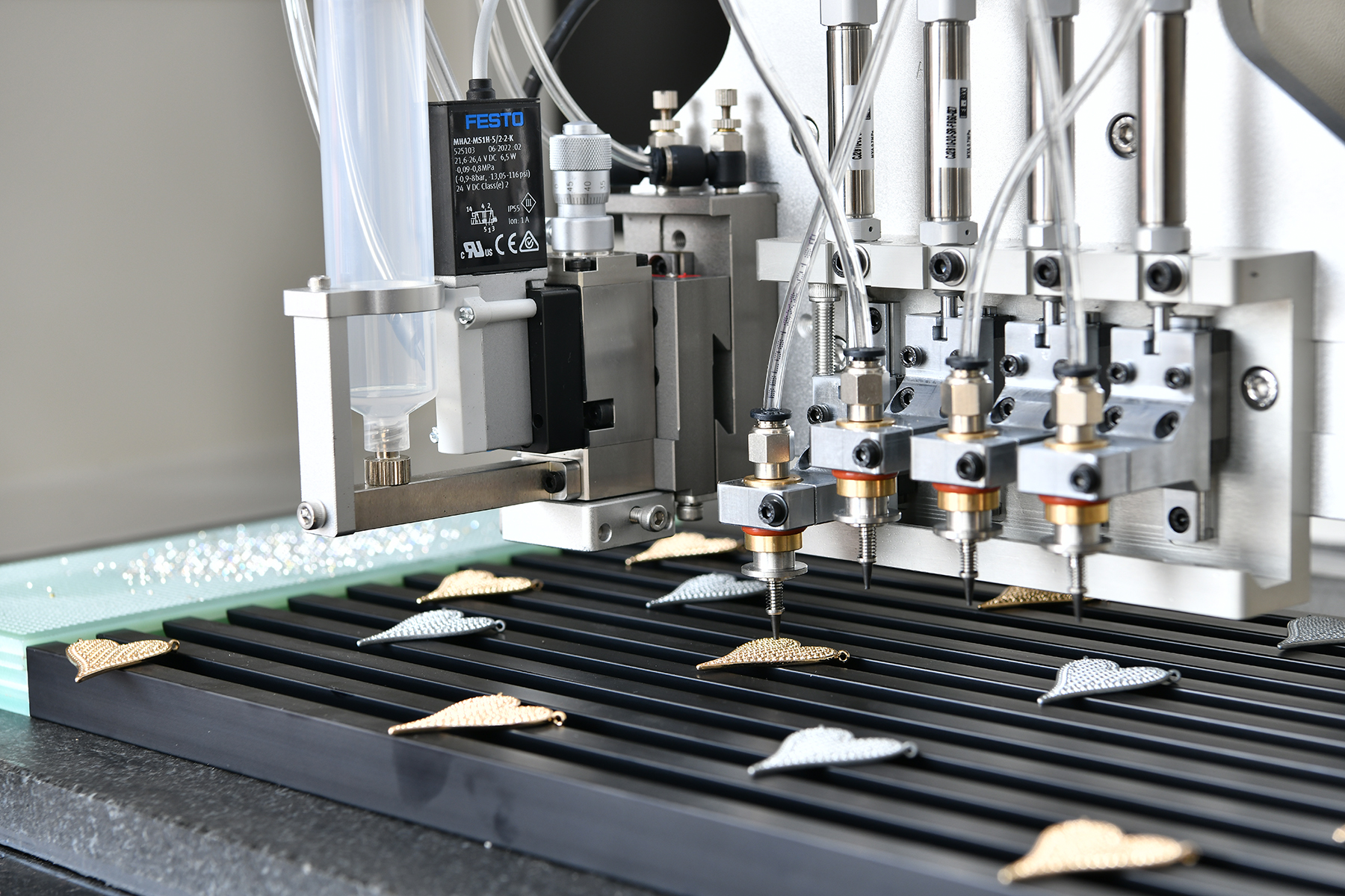 Precision glue dispensing and Gemstone Setting machine