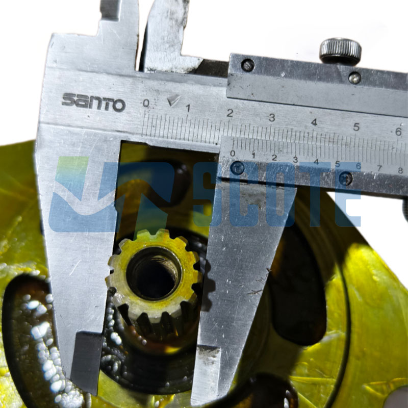 14533496 VOE14533496 B0440-18002 Hydraulic Fan Motor 13 Teeth Piston Motor Gear Pump for Excavator VOLVO EC330 EC360B EC380DHR EC460B EC480D - SCOTE Parts