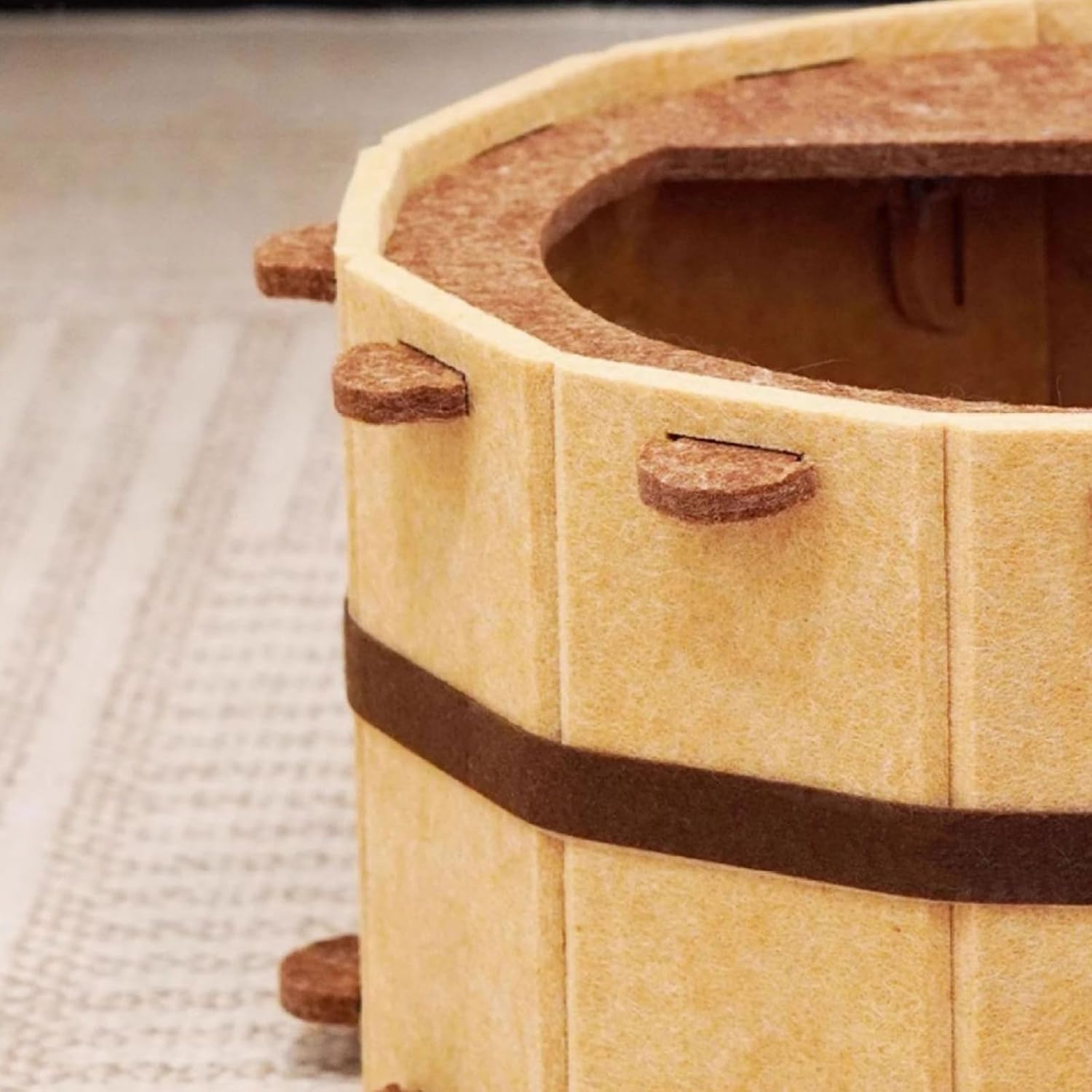 Japanese Onsen Tub Cat Bed - Felt Cat House with Scratcher, Semi-Enclosed Cozy Cave for Indoor Cats