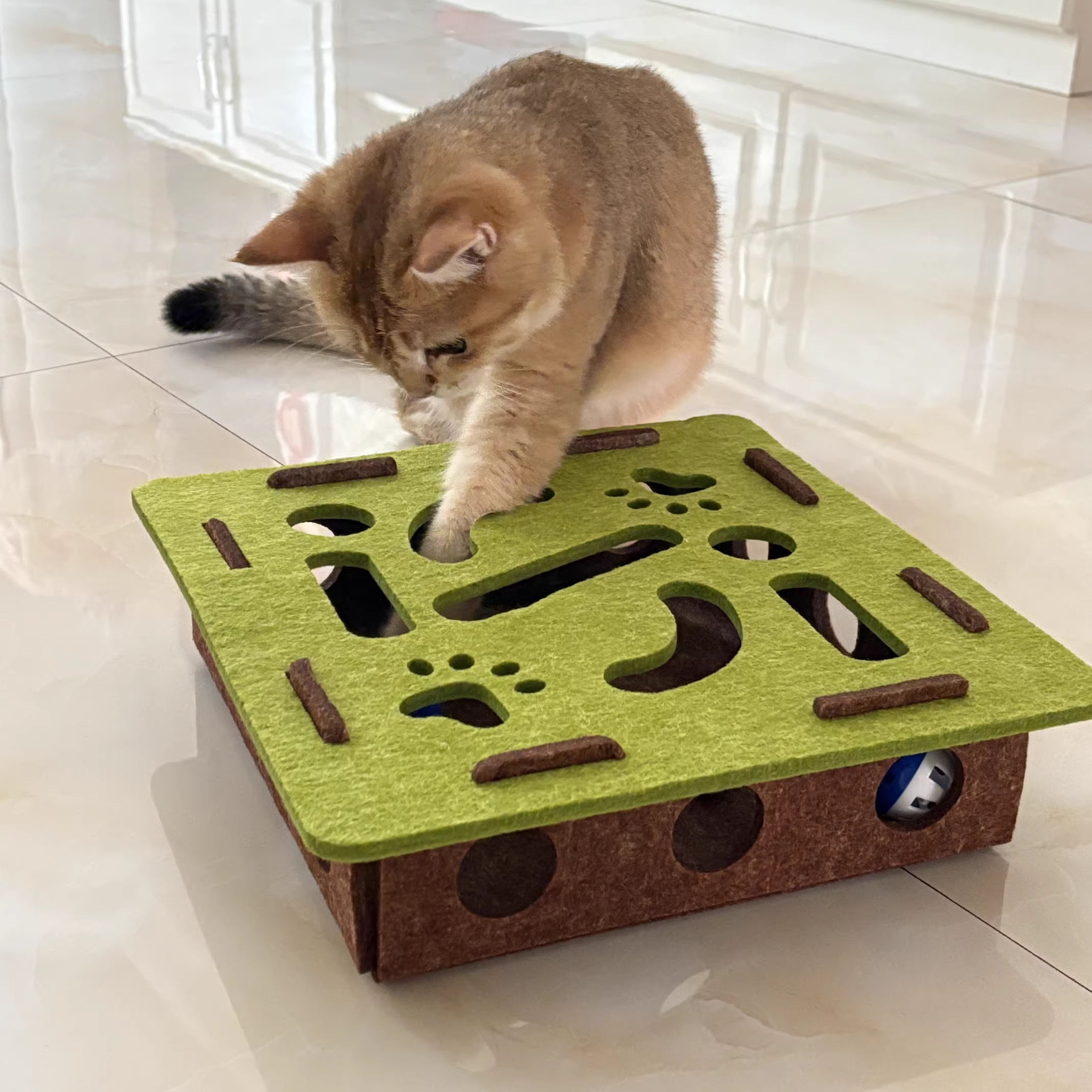 Interactive Felt Cat Puzzle Maze Toy with Ball Track
