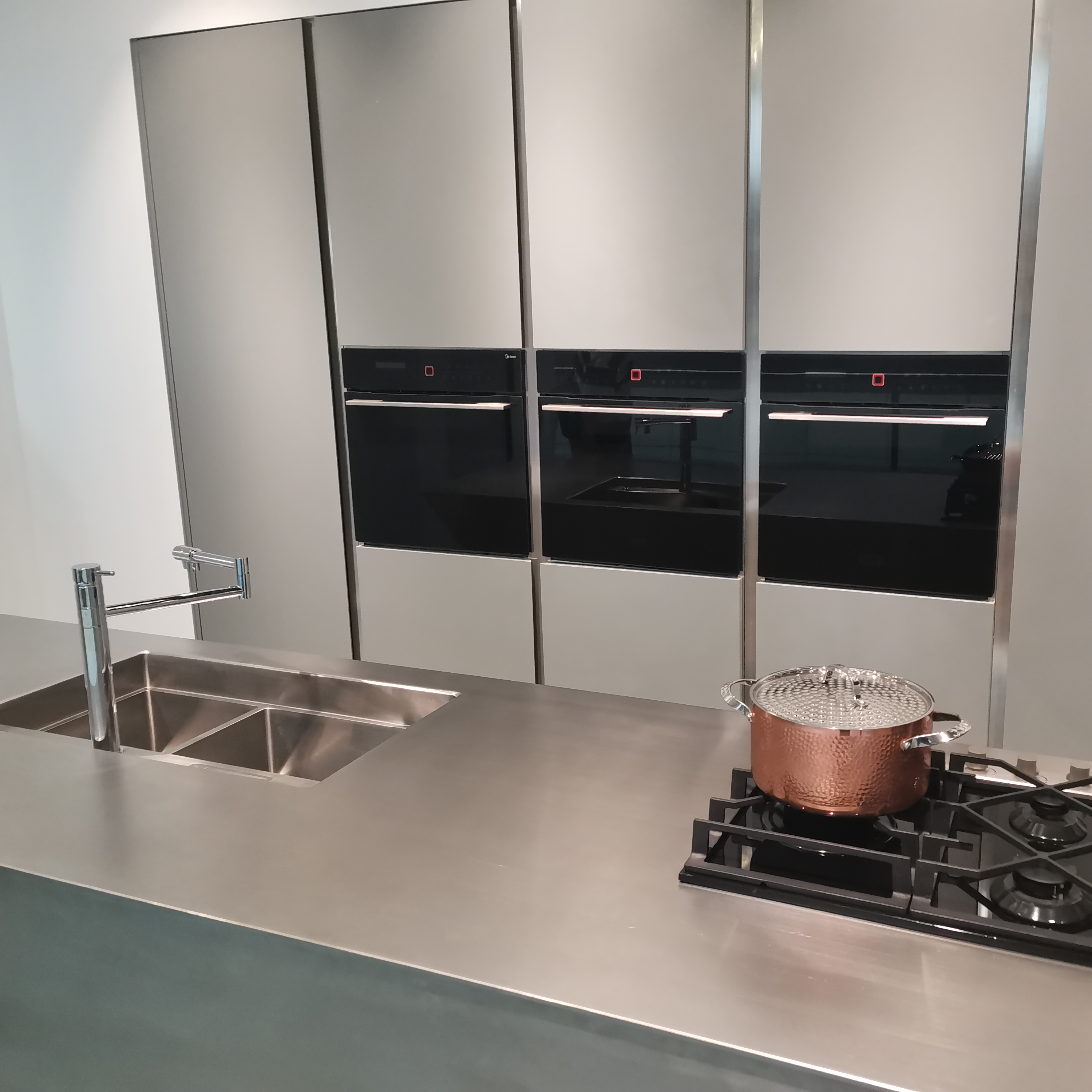 Luxury Sleek Stainless Steel Kitchen Cabinet