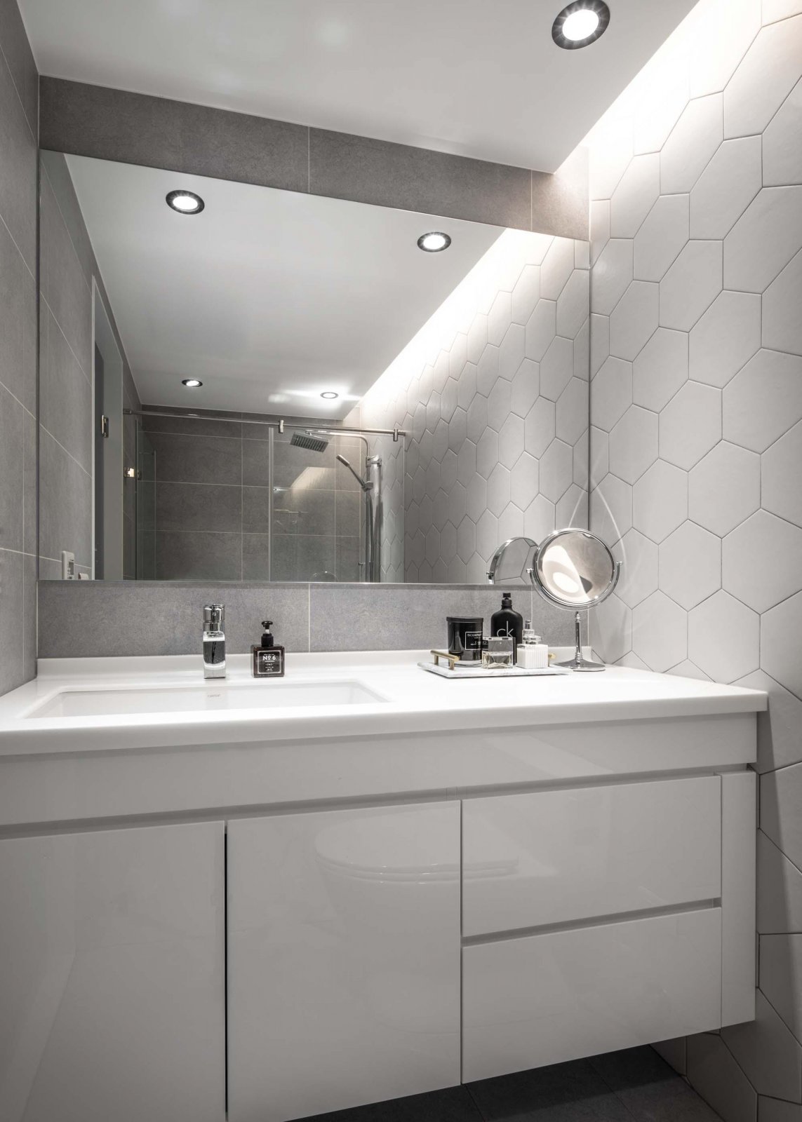 Modern Metal Bathroom Wall Vanity Cabinets with Mirror Light Sink