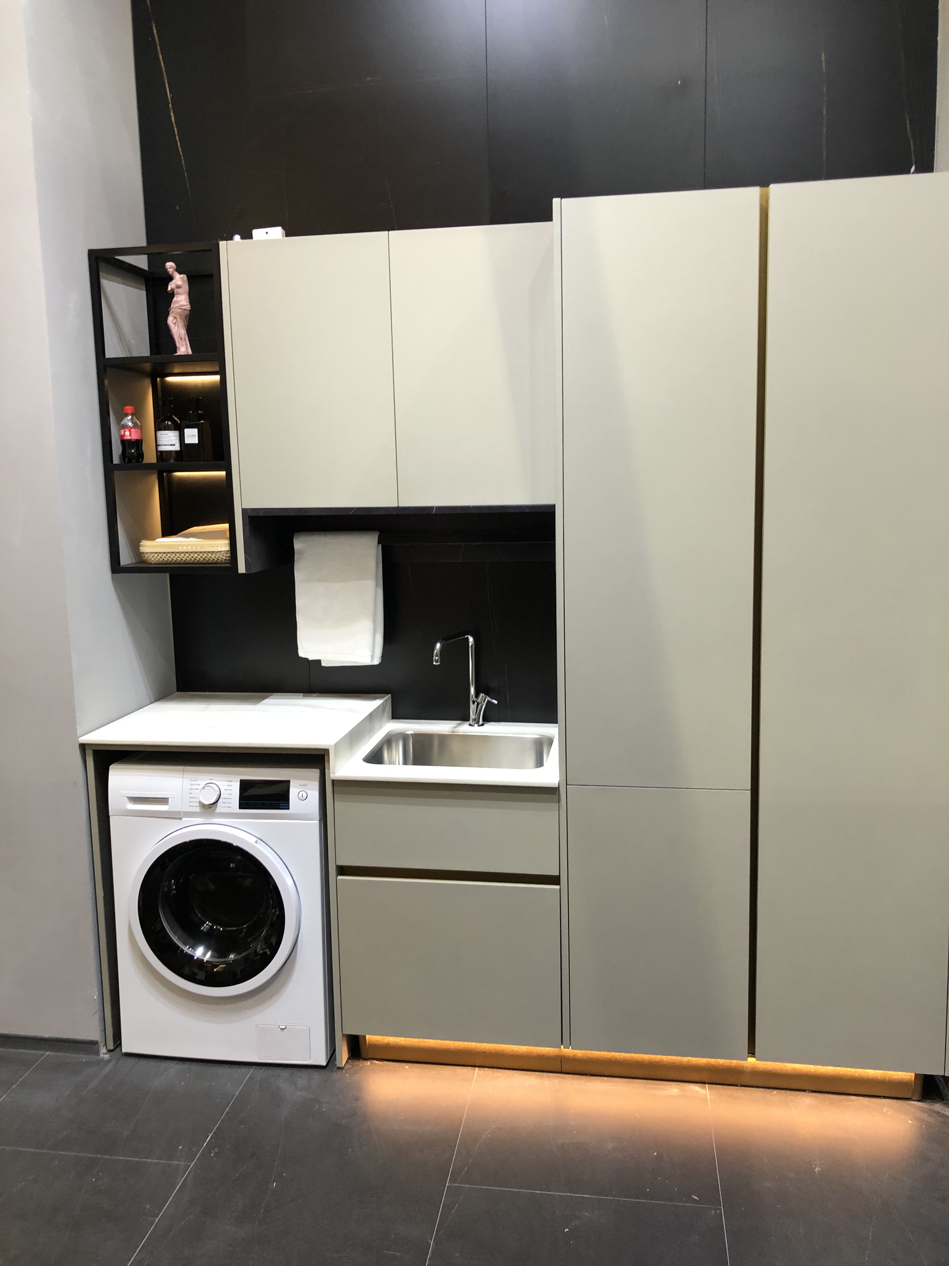 Factory Direct Anti-Rust Laundry Cabinet Anti-Water Customize Design Stainless Steel Laundry Cabinet