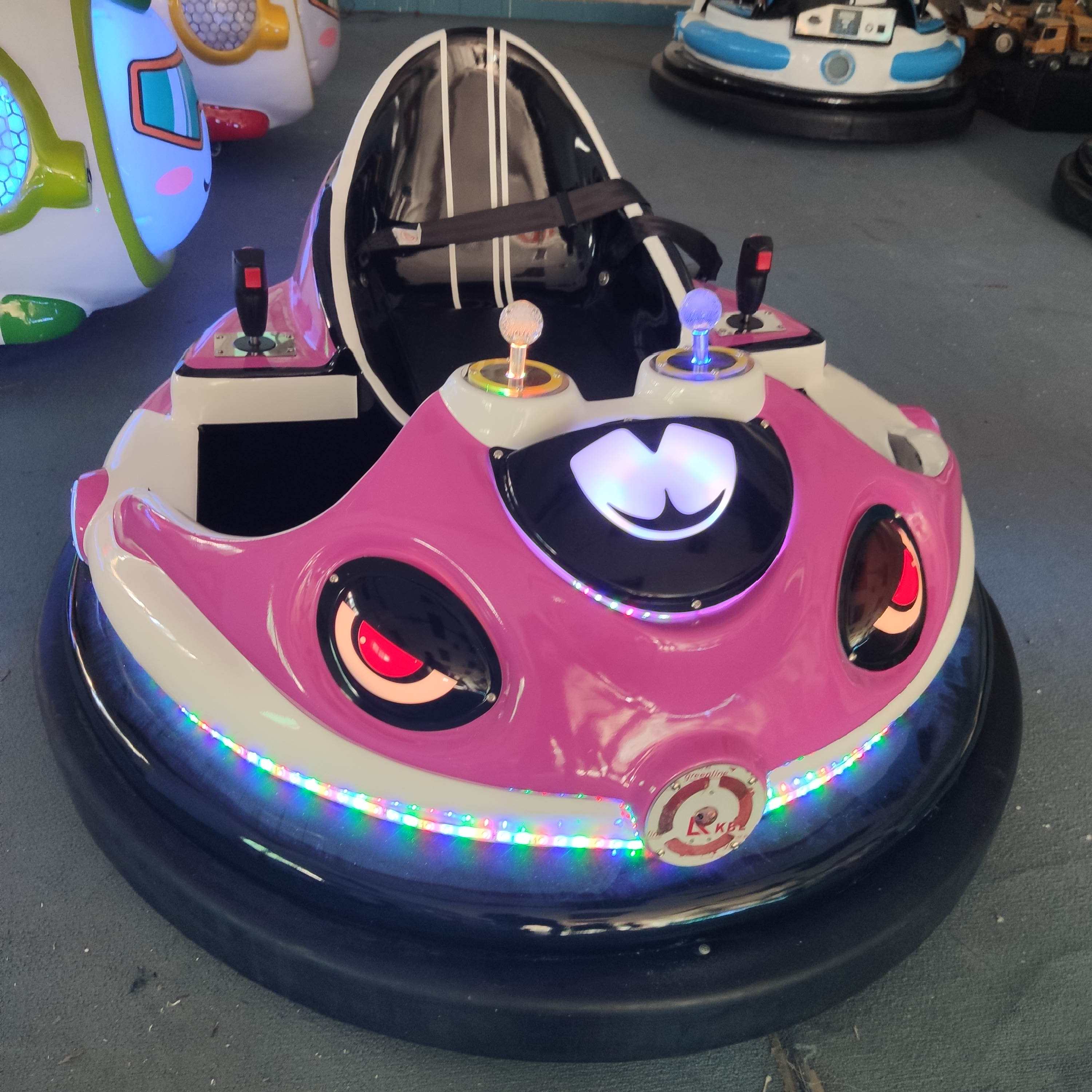 Children's Amusement Park Equipment Battery Powered square Car Children's UFO Bumper Car Children Riding on the Car