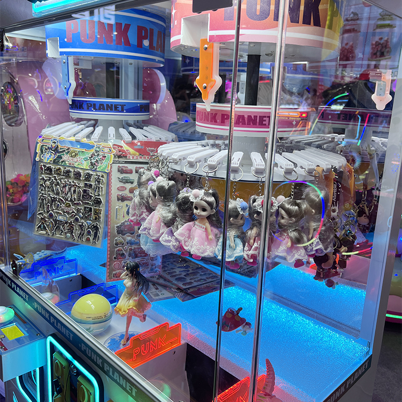 Snack Gift Clip Machine for Coin Pusher Plastic English Boxing QR Code Scanning Electric Powered Customizable Commercial