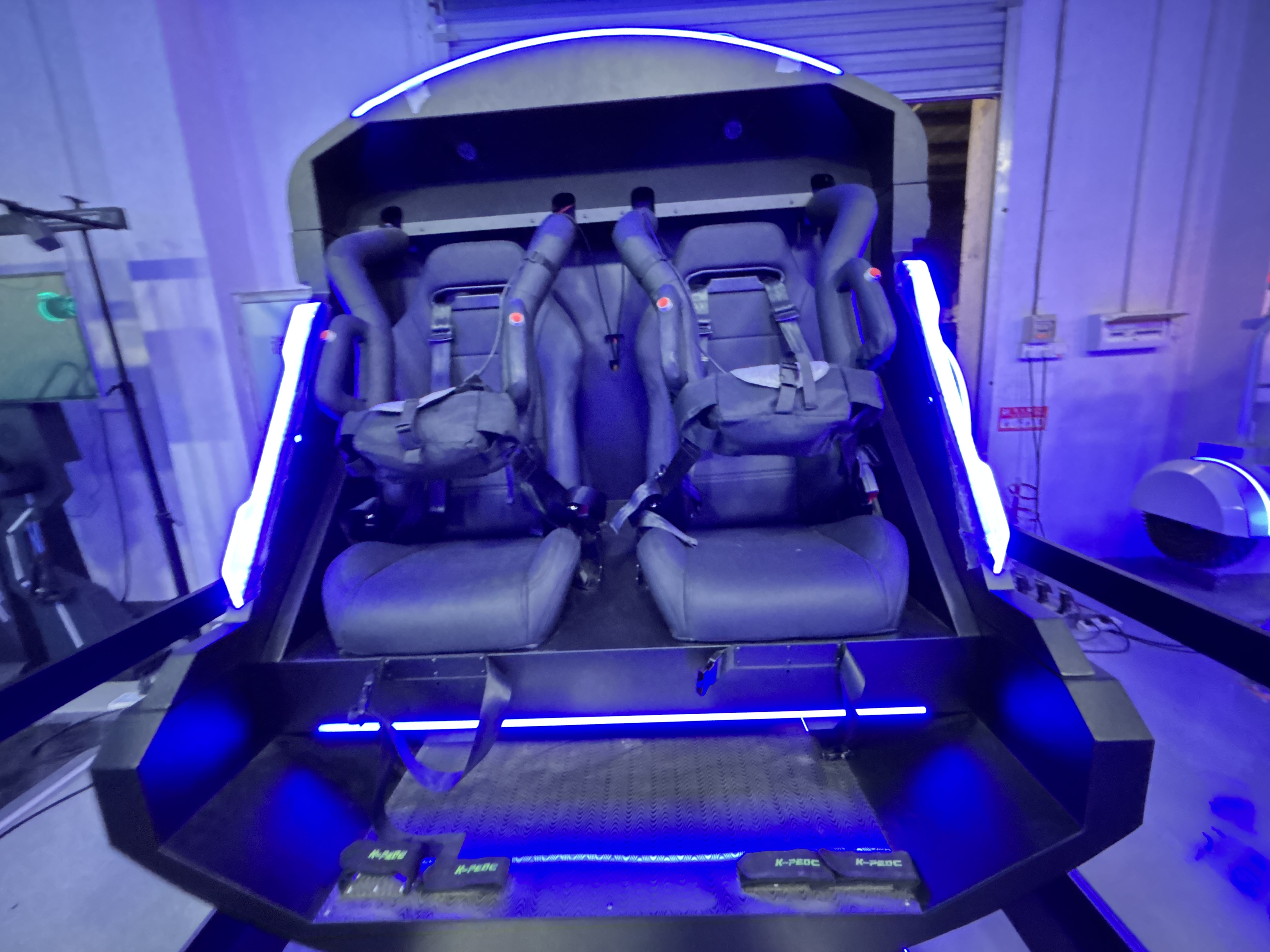 VR Motion Simulator Ride Dual Seat Virtual Reality Cinema Machine Immersive Experience Game Equipment for Amusement Park