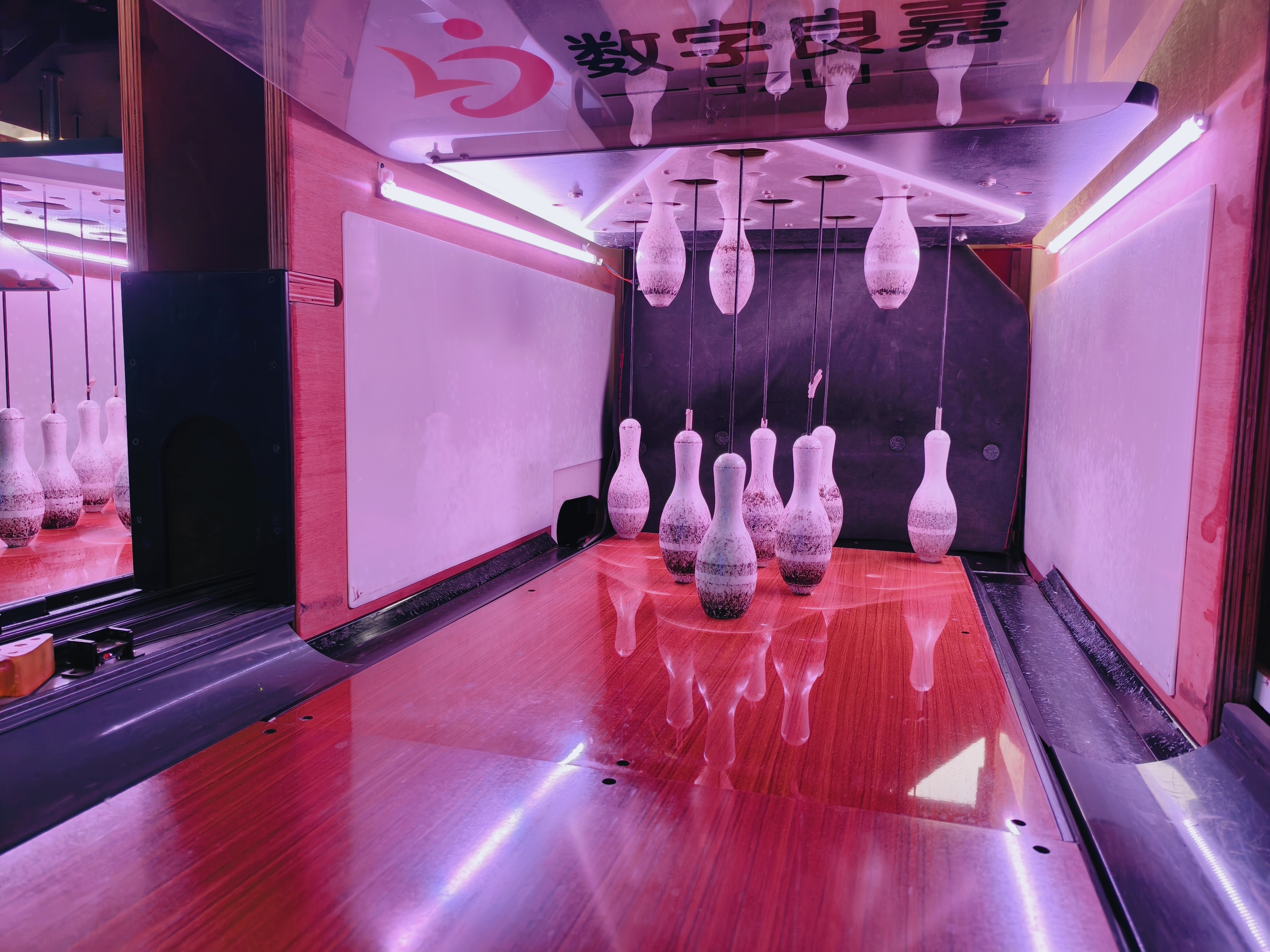 Coin Operated Bowling Game Machine With Automatic Scoring System LED Light Indoor Sports Entertainment Equipment