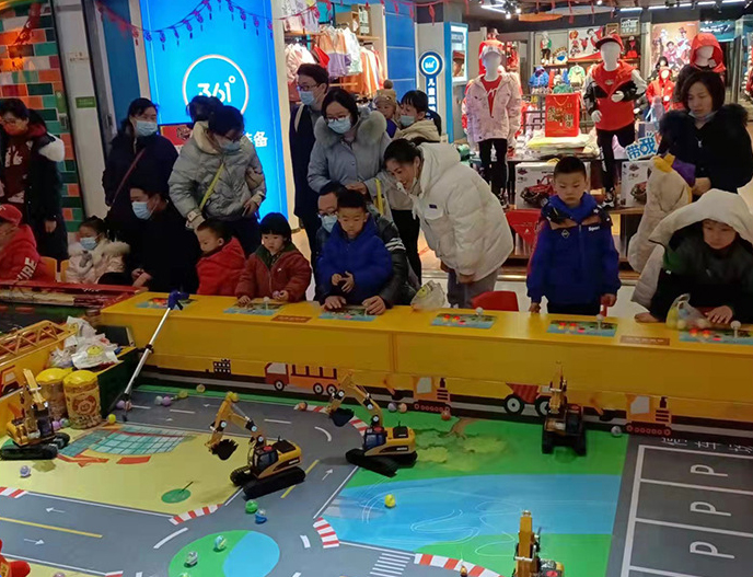 Quality Suppliers Provide Excavator Digging Sand Toys for Children 6-Person Operate Excavators Shopping Mall Playground Gift