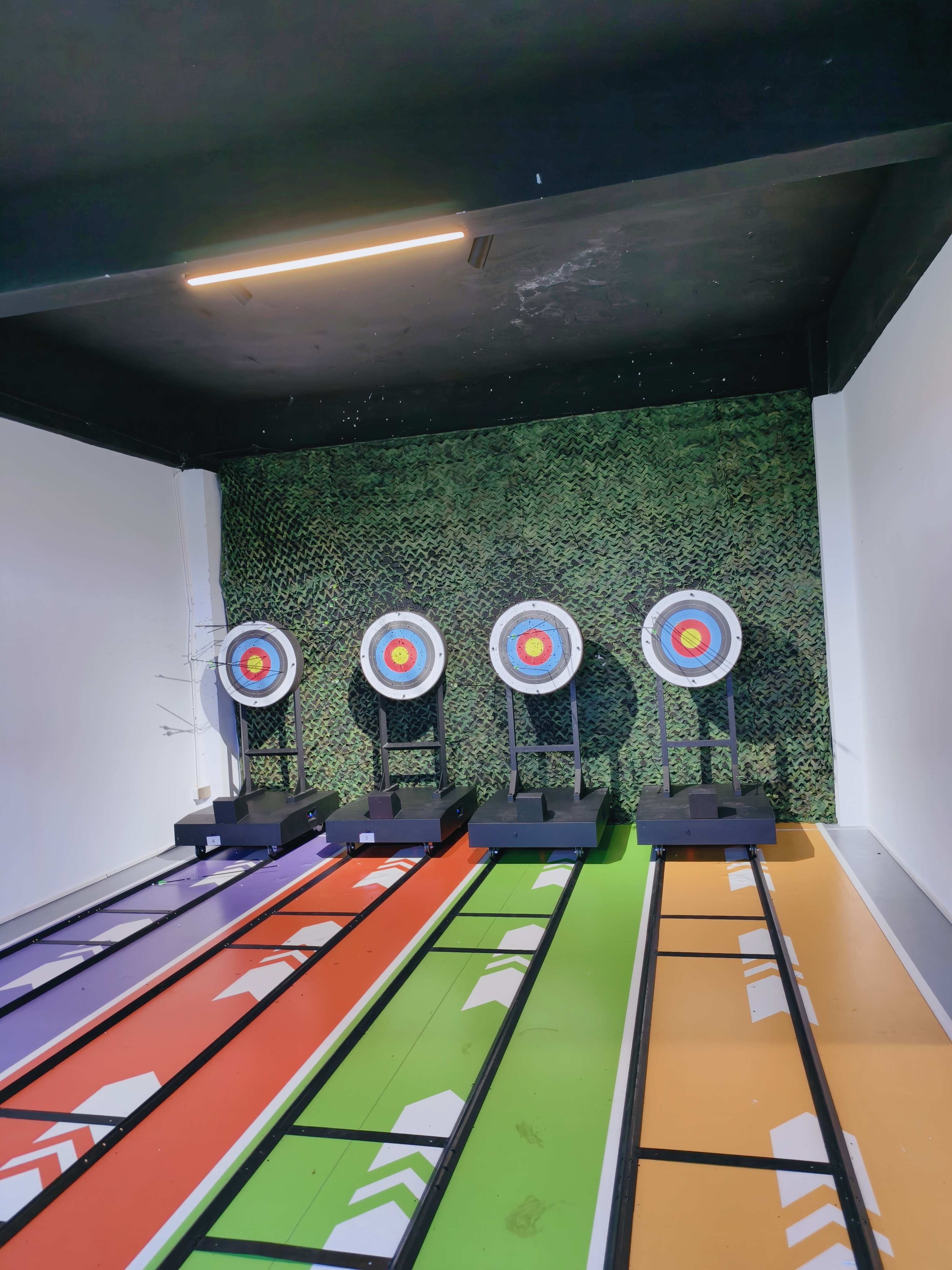 English-Licensed Indoor Interactive Archery Game Equipment Stainless Steel Metal Amusement Sports System for Entertainment