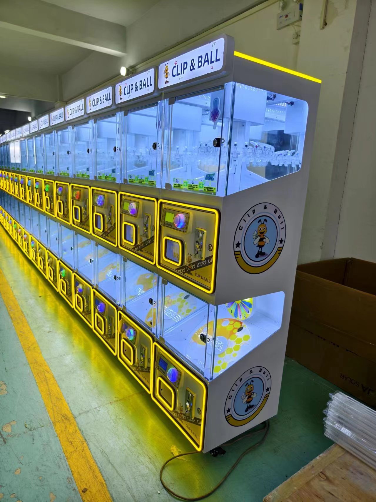 Popular Game Center Coin Food Playing Machine Double-layer Clip Machine Gift Game Machine