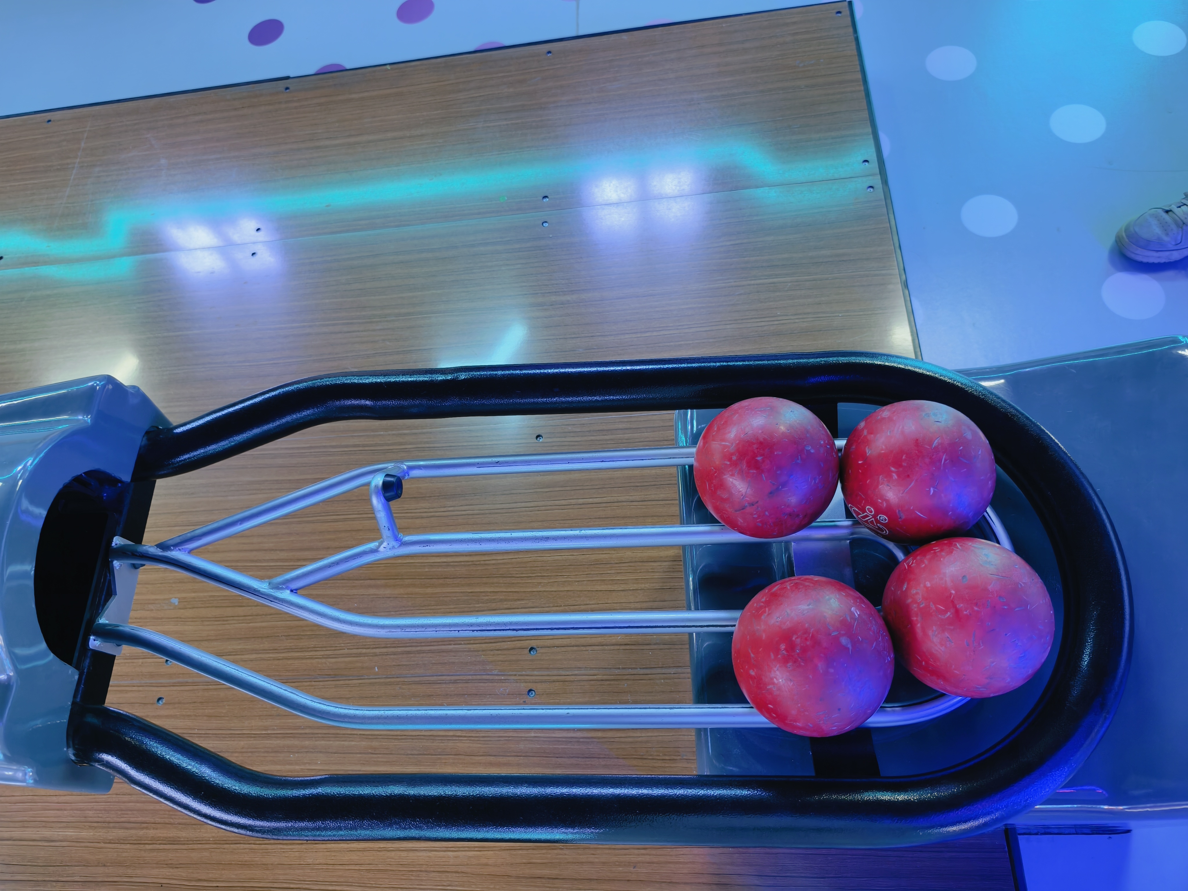 Coin Operated Bowling Game Machine With Automatic Scoring System LED Light Indoor Sports Entertainment Equipment