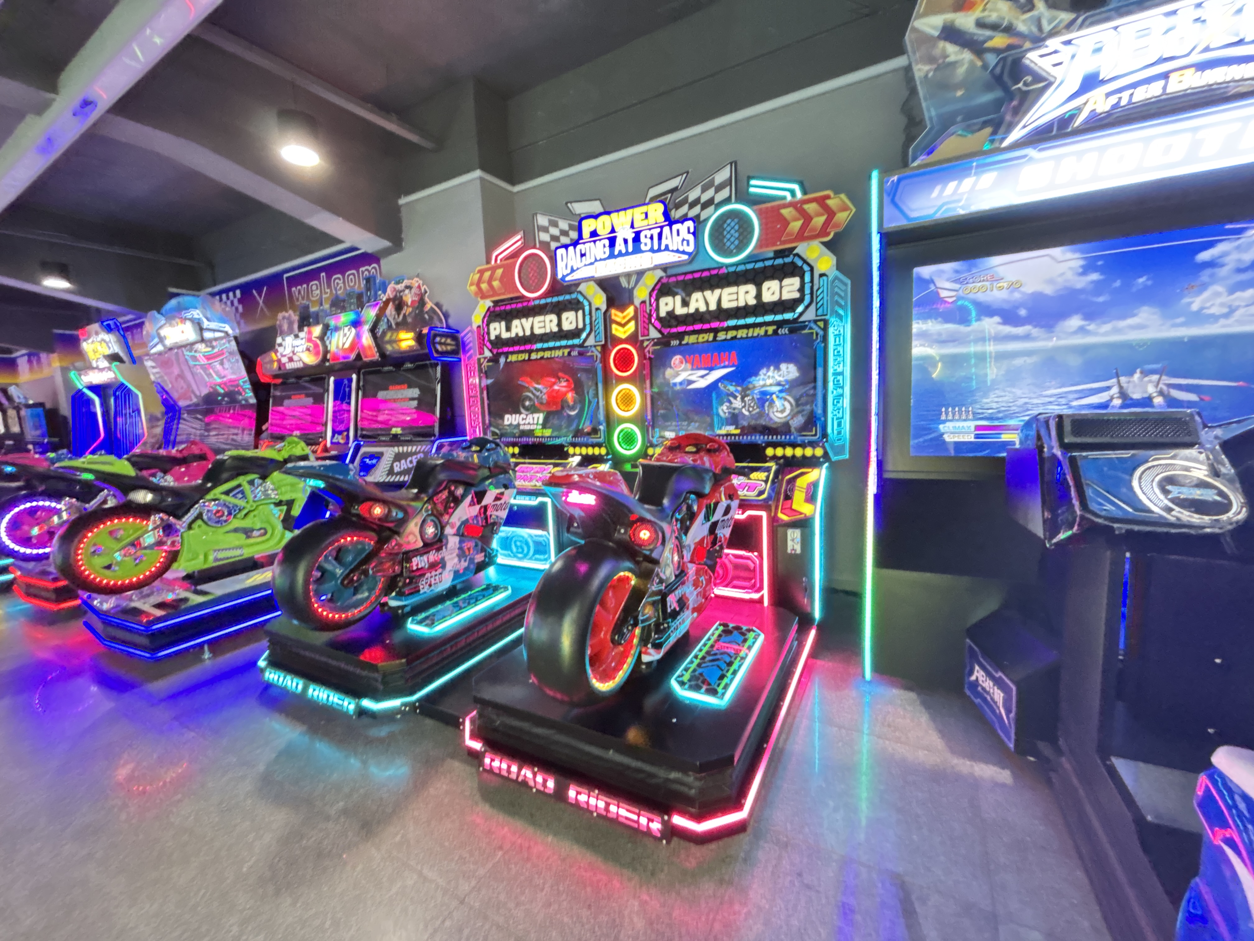 Motorcycle Racing Arcade Game Machine Coin Operated Two Player Driving Simulator Indoor Amusement Equipment for Game Center Mall
