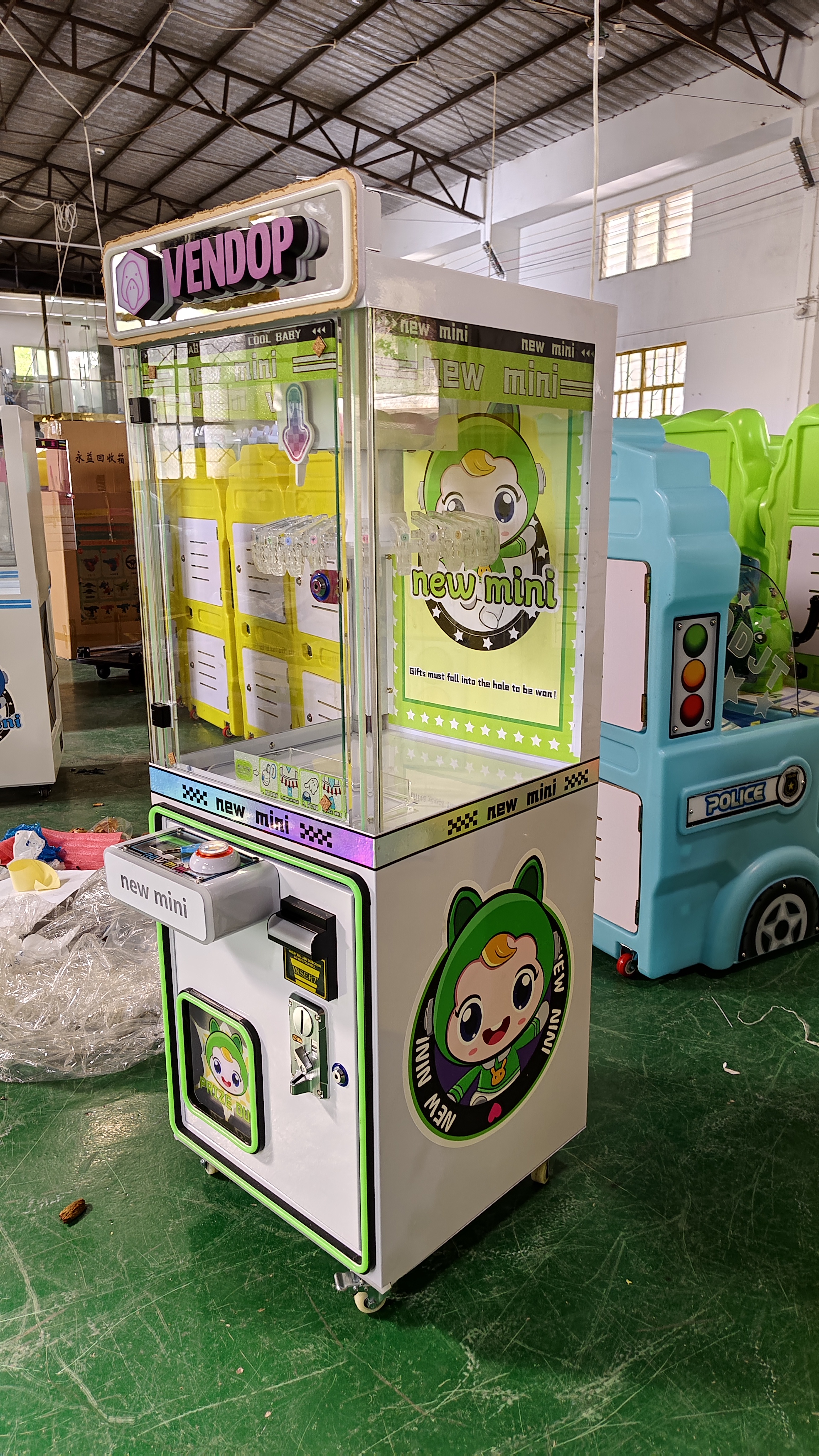 Fashionable Coin-Operated Video Game Crane Machine Kids' Exclusive Play Equipment Metal Construction Gift for Children's