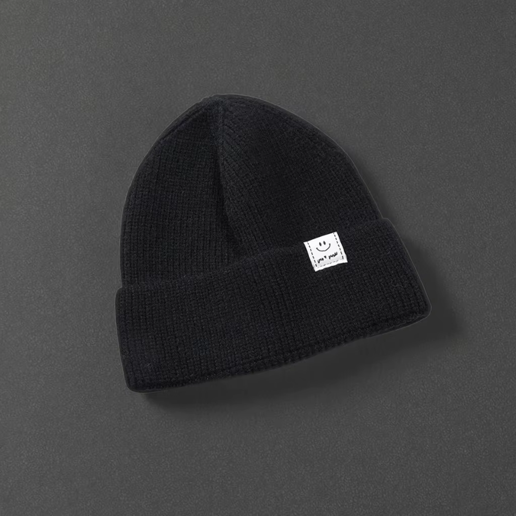 Fashionable Winter Warm Knitted Cap with Smiling Face Logo Patch  Custom Hat for Travel New