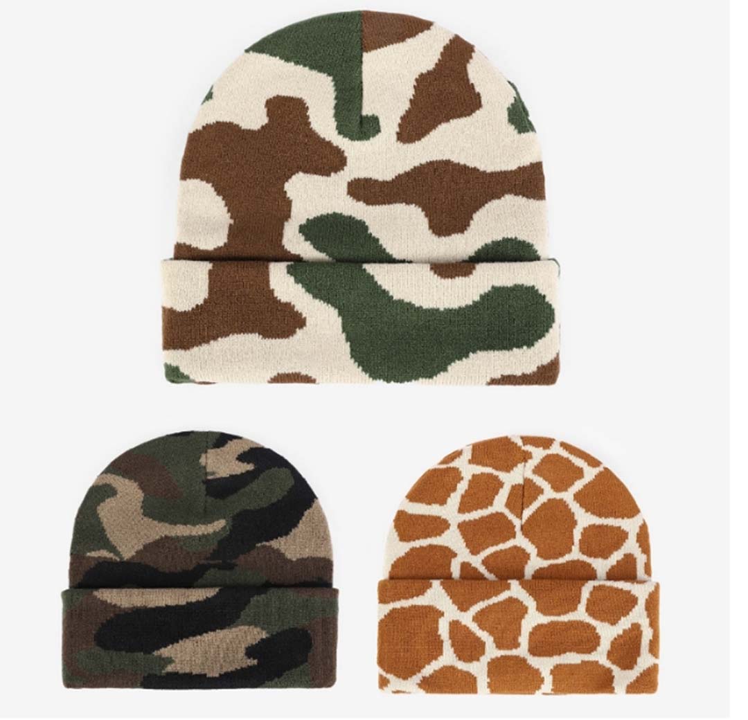 Sporty Colorblock Warm Knitted Beanie Embroidered Letter and Fruit Patterns Puff Printing Affixed Cloth Technique