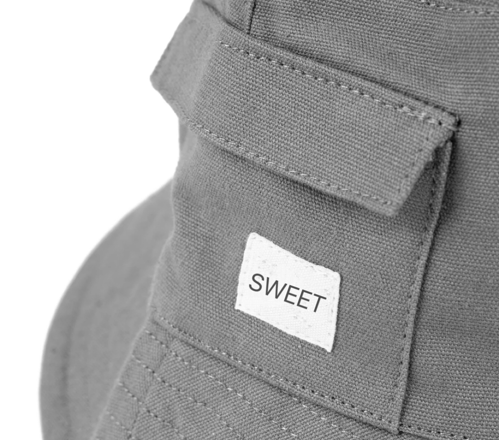 All-cotton Canvas Adjustable Bucket Hat with Cartoon Pattern Outdoor Use 3D Embroidery Logo and Pocket Detail