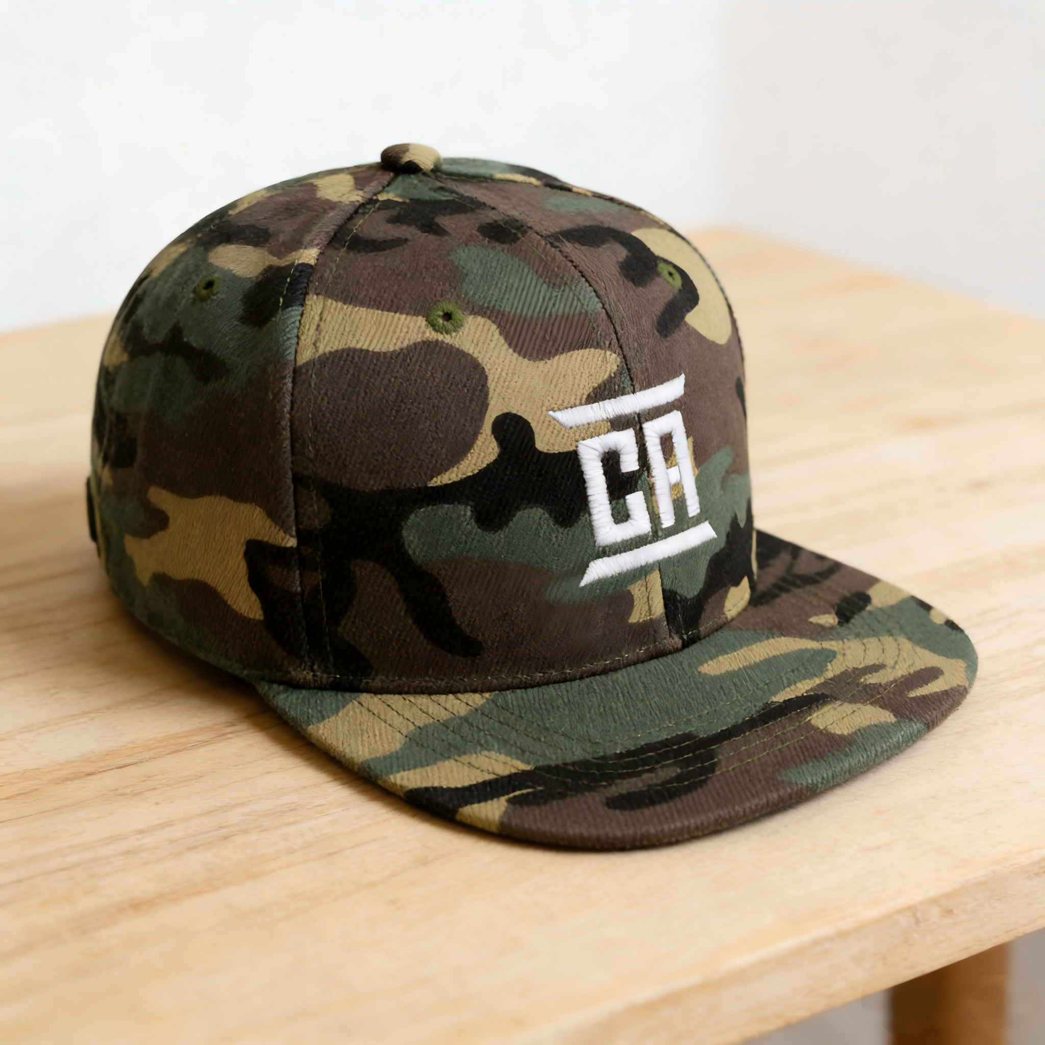 2026 Premium Camo Embroidered Logo Snapback Cap Flat Brim Adjustable Outdoor Streetwear Fashion Caps for Daily Wear Hip-Hop Hat