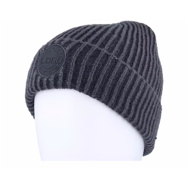 Eco-Friendly Unisex Custom Logo Patch Winter Hats Classic Black Knit Beanies for Men Women Warm Ski Cuff Cap for Beach Scene