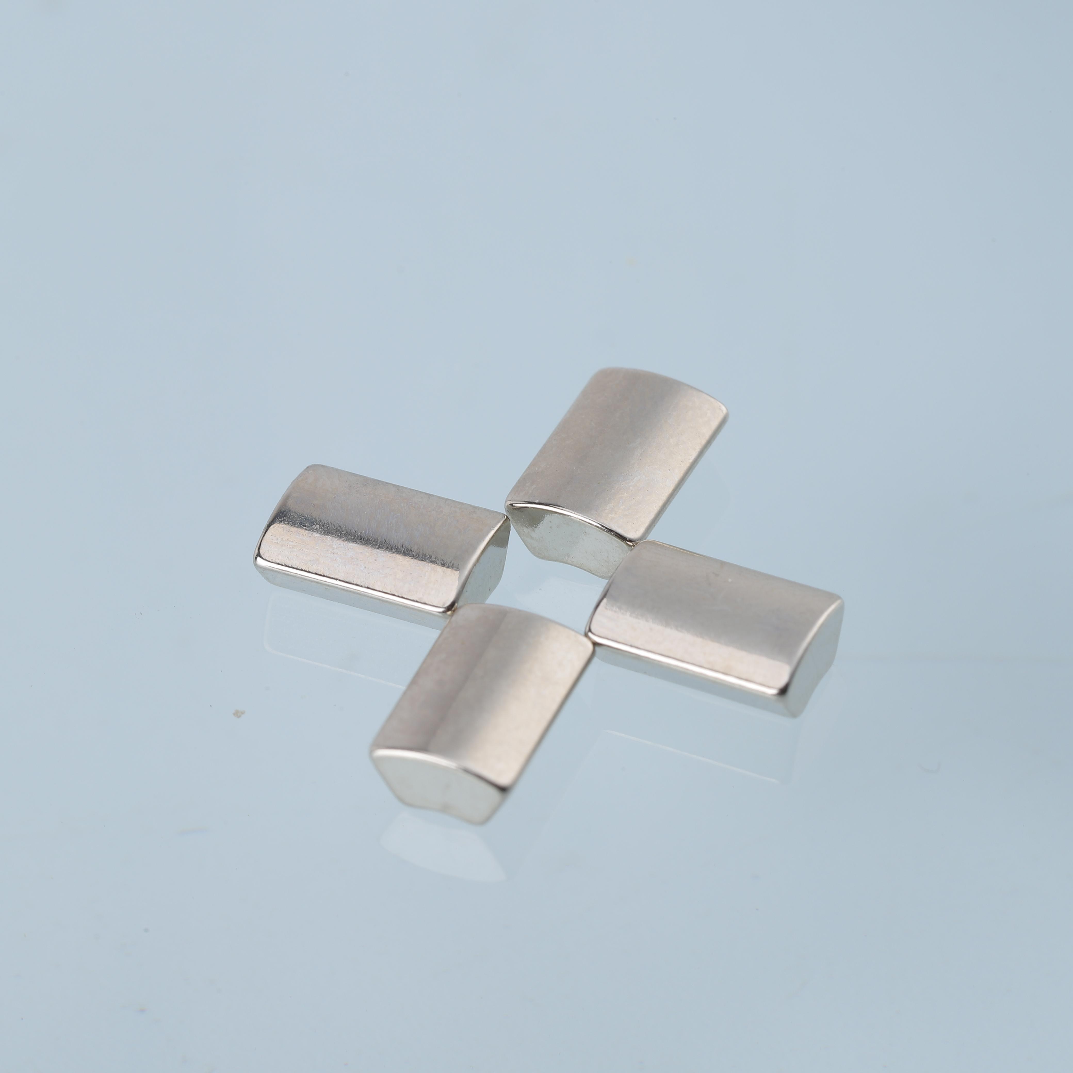 Tile magnet
