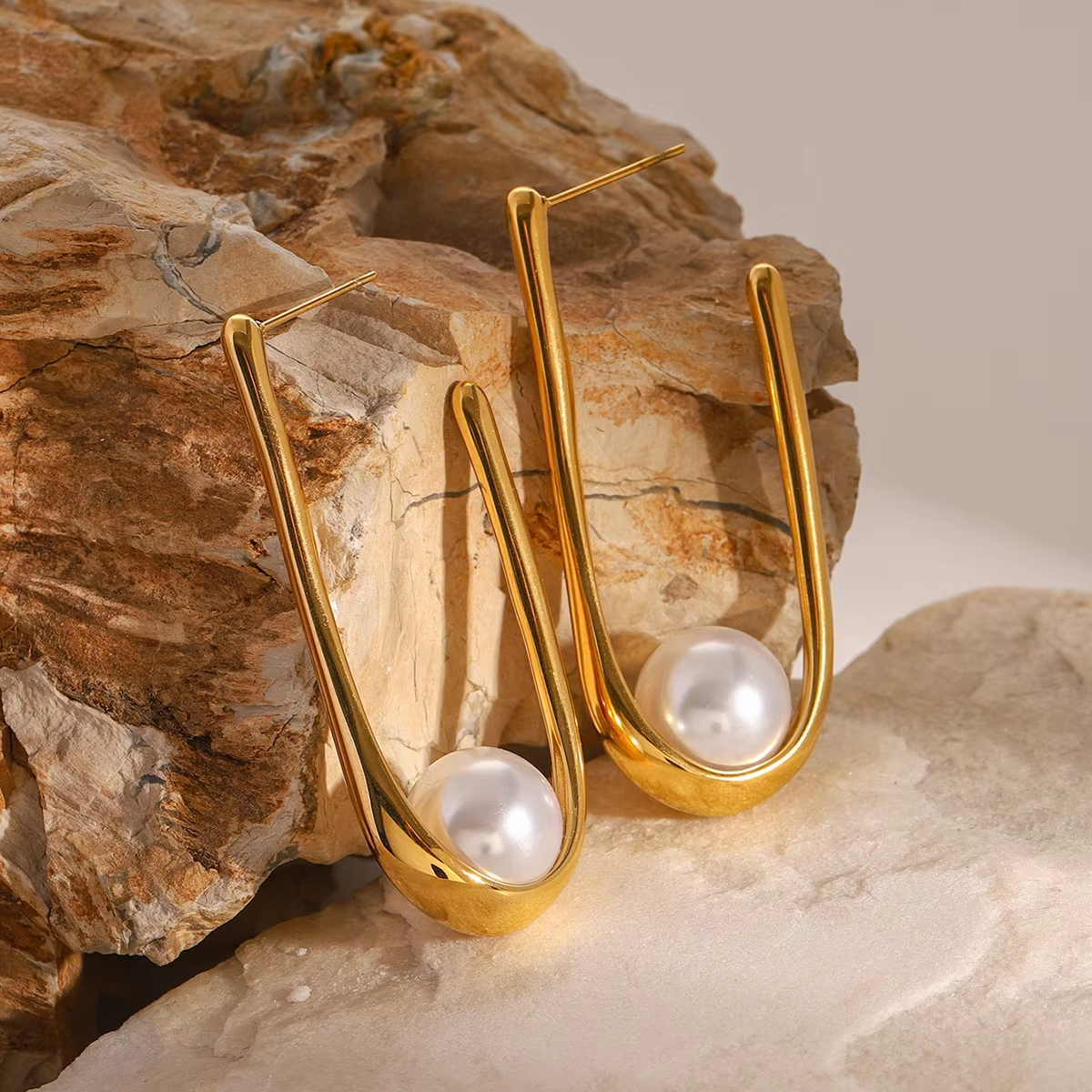 18K Gold Stainless Steel Jewelry Imitation Shell Pearl U-Shaped Earrings