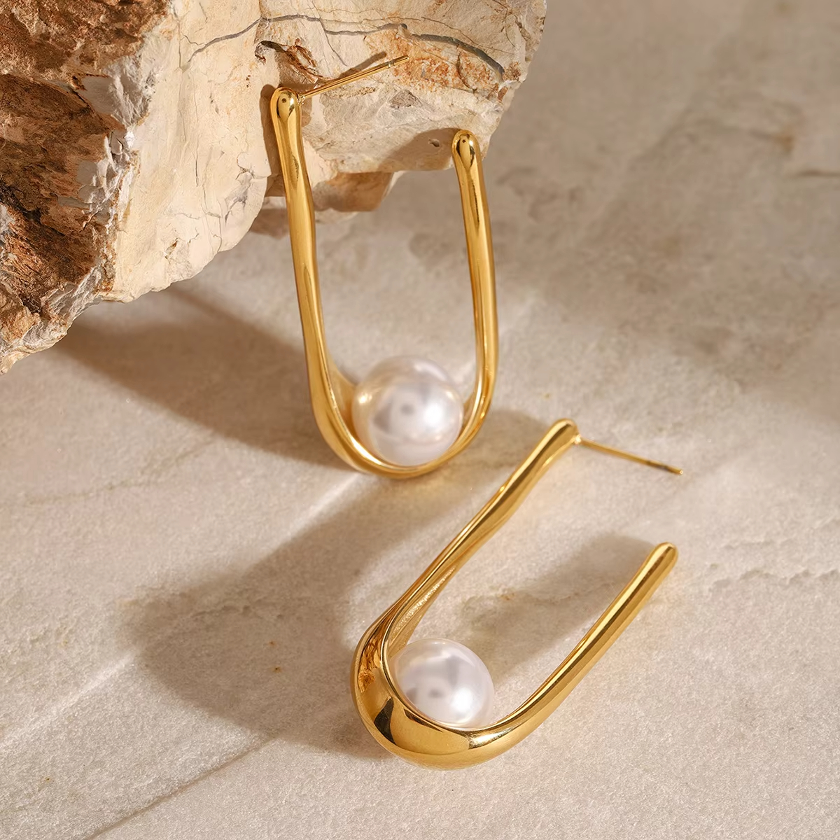 18K Gold Stainless Steel Jewelry Imitation Shell Pearl U-Shaped Earrings