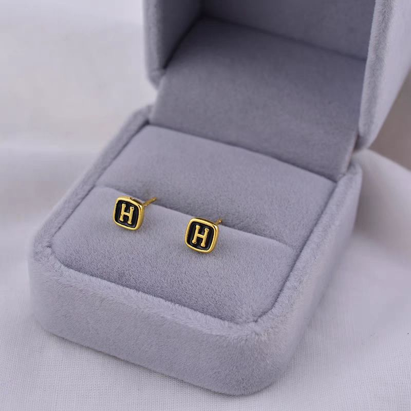 Gold Stud Earrings with H Letter Design – Minimalist Elegance for Everyday Style