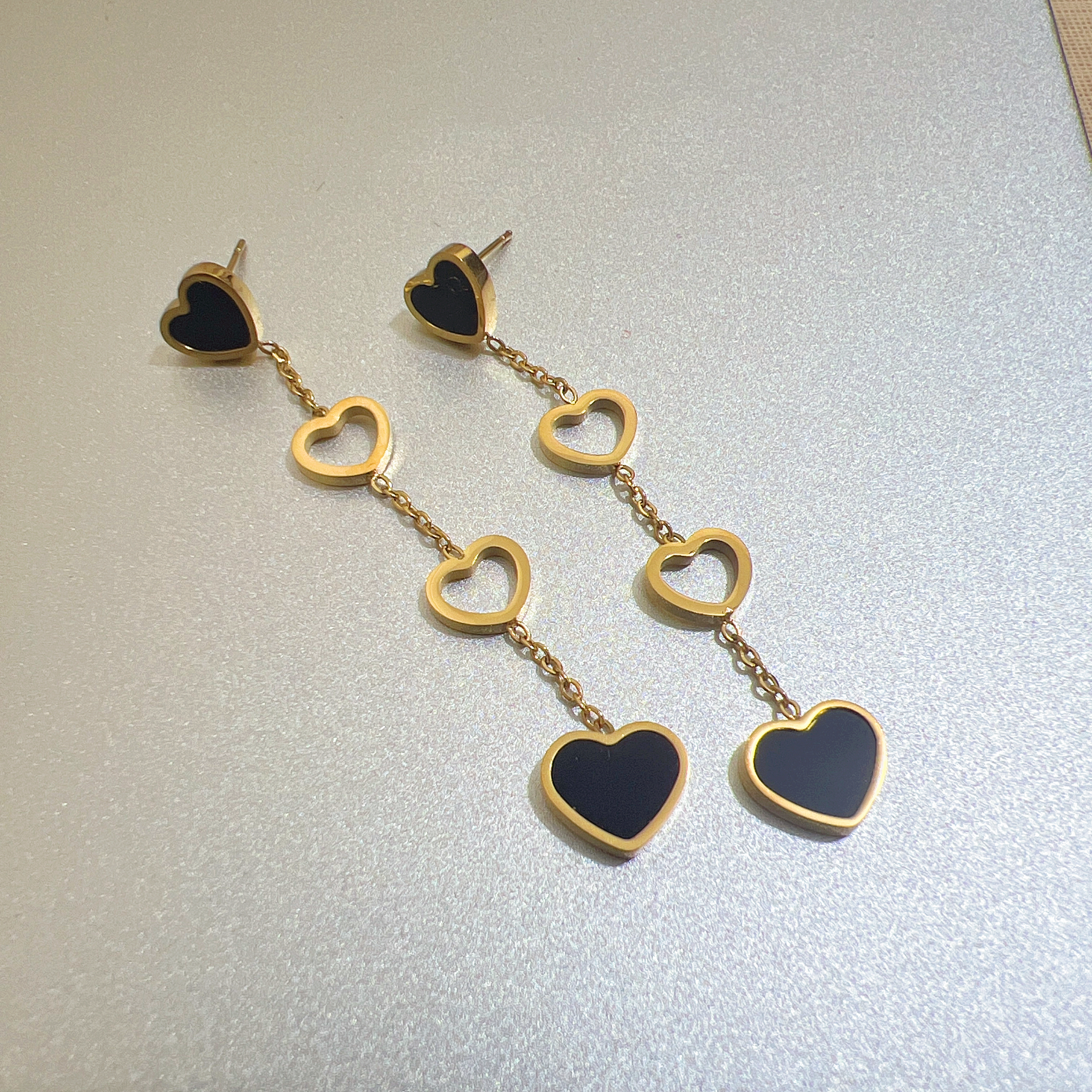 Black Heart Long Drop Earrings for Women – Gold Plated Stainless Steel Dangle Earrings with Linked Heart Chain Design – Romantic Statement Jewelry