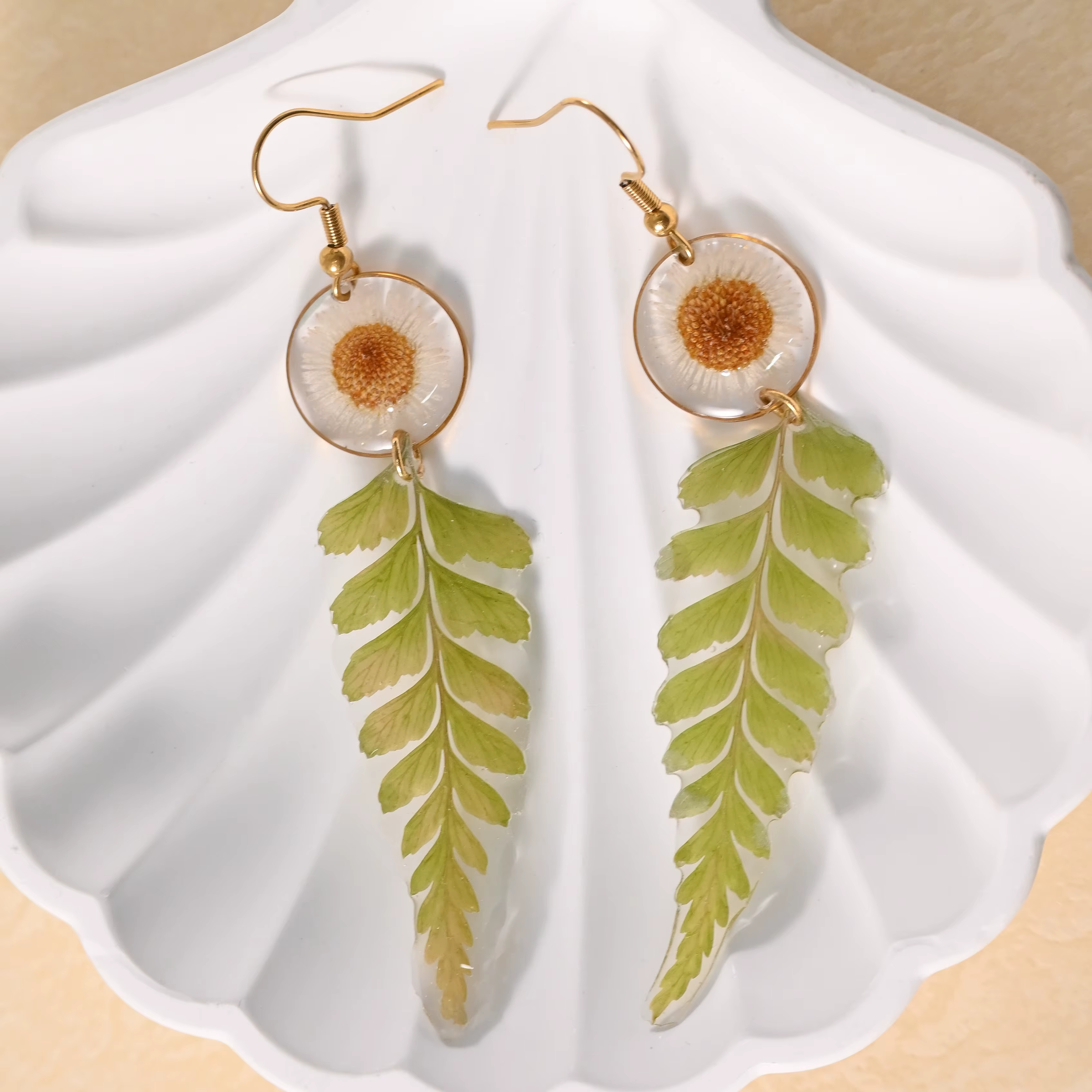 Bohomia Daily Party Jewelry Natural Pressed Flower & Fern Leaf Dangle Earrings Resin Preserved Plant Drop Earrings for Women