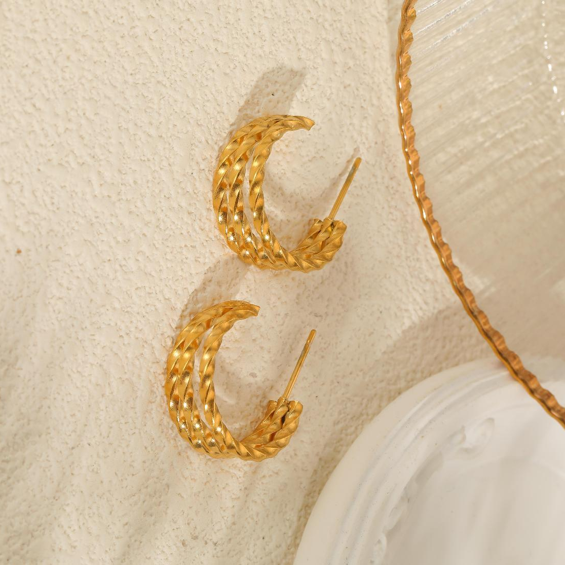 Bold Twisted Gold Hoop Earrings for Women – Statement Chunky Braided Open Hoops with Shine Finish for Parties, Streetwear & Daily Looks
