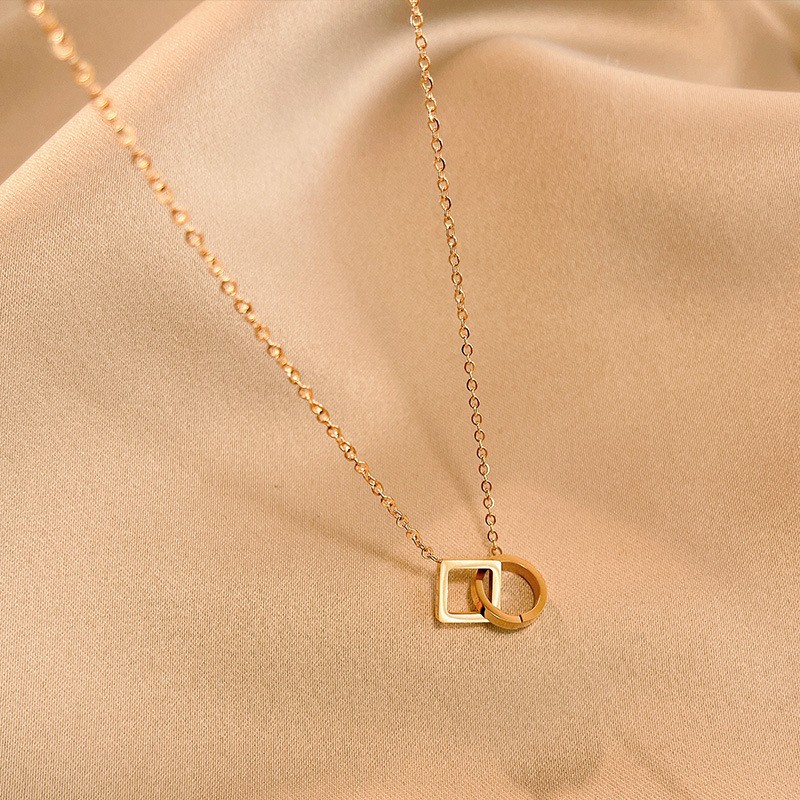 Elegant Titanium Steel Floral Shell Pendant Necklace – Minimalist Gold Chain