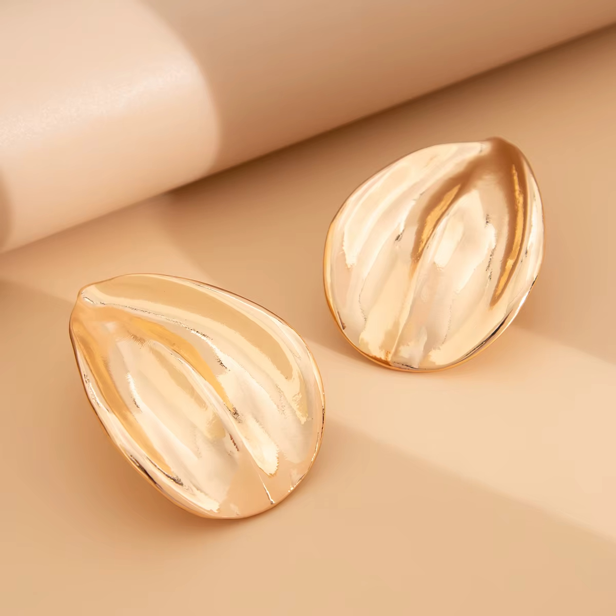Designer Smooth Metal Arc Water Drop Stud Earrings Jewel for Women Trendy Lady Daily Simple Earrings Fashion Jewelry Accessories